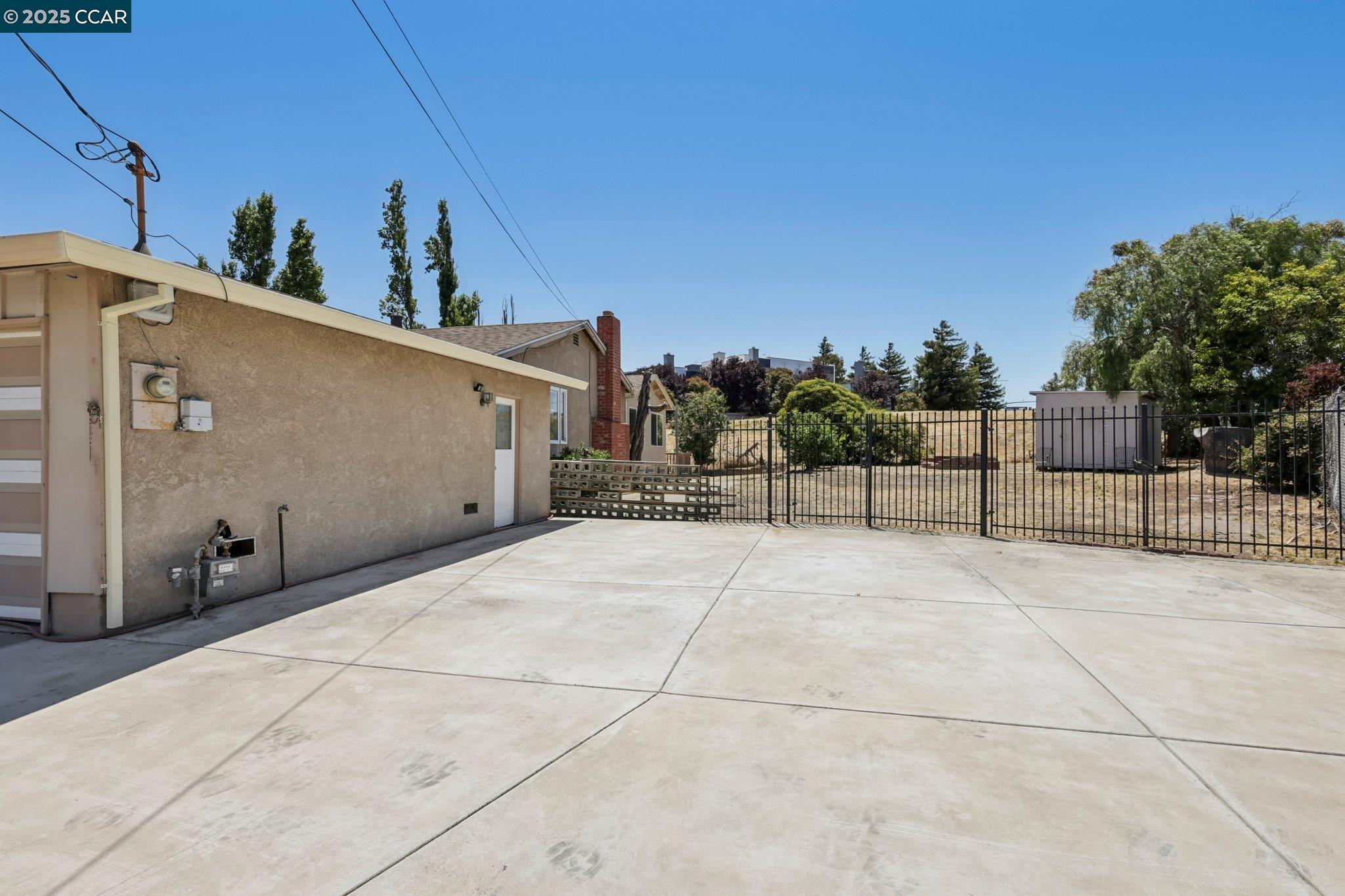 Detail Gallery Image 36 of 53 For 124 Zandra Ct, San Pablo,  CA 94806 - 5 Beds | 2 Baths