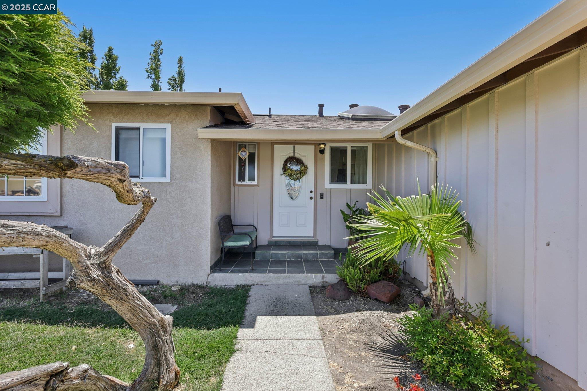 Detail Gallery Image 5 of 53 For 124 Zandra Ct, San Pablo,  CA 94806 - 5 Beds | 2 Baths
