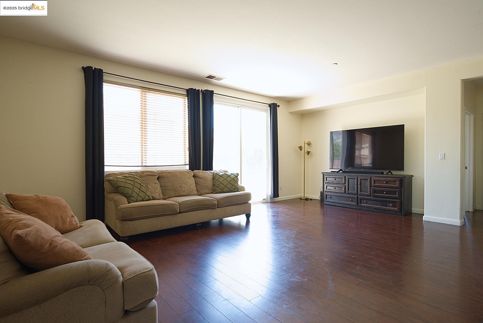 Detail Gallery Image 2 of 9 For 360 Chianti Way, Greenfield,  CA 93927 - 4 Beds | 2 Baths