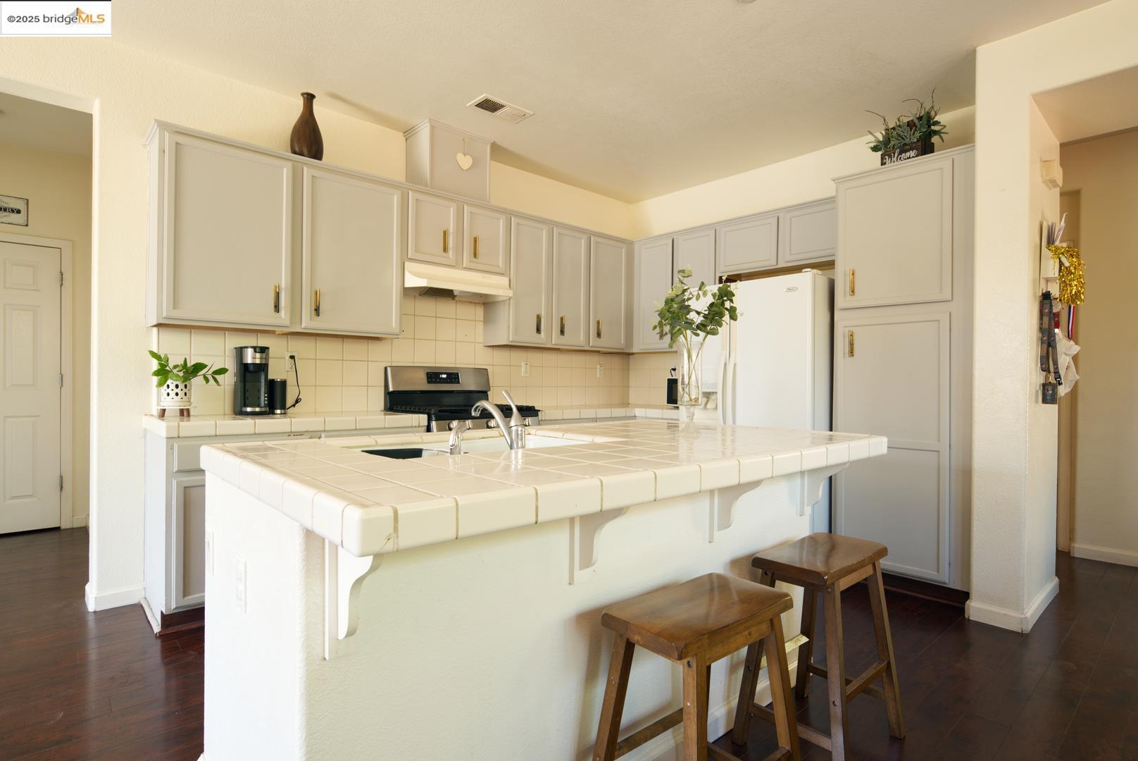 Detail Gallery Image 3 of 9 For 360 Chianti Way, Greenfield,  CA 93927 - 4 Beds | 2 Baths
