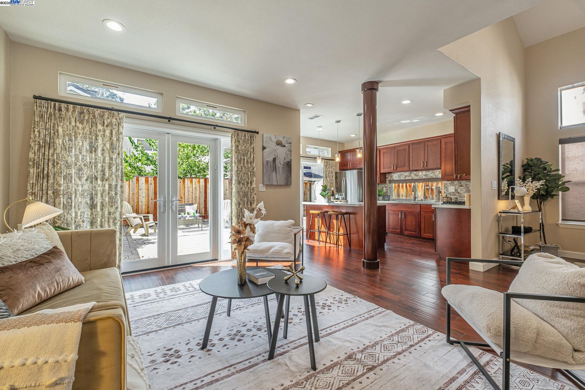 Detail Gallery Image 3 of 31 For 5406 Ontario Cmn, Fremont,  CA 94555 - 2 Beds | 2/1 Baths