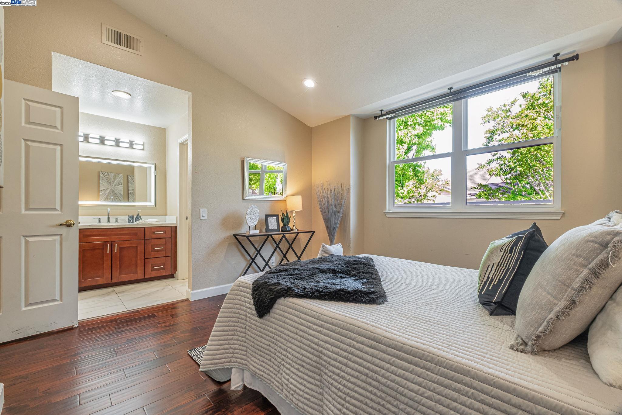 Detail Gallery Image 21 of 31 For 5406 Ontario Cmn, Fremont,  CA 94555 - 2 Beds | 2/1 Baths