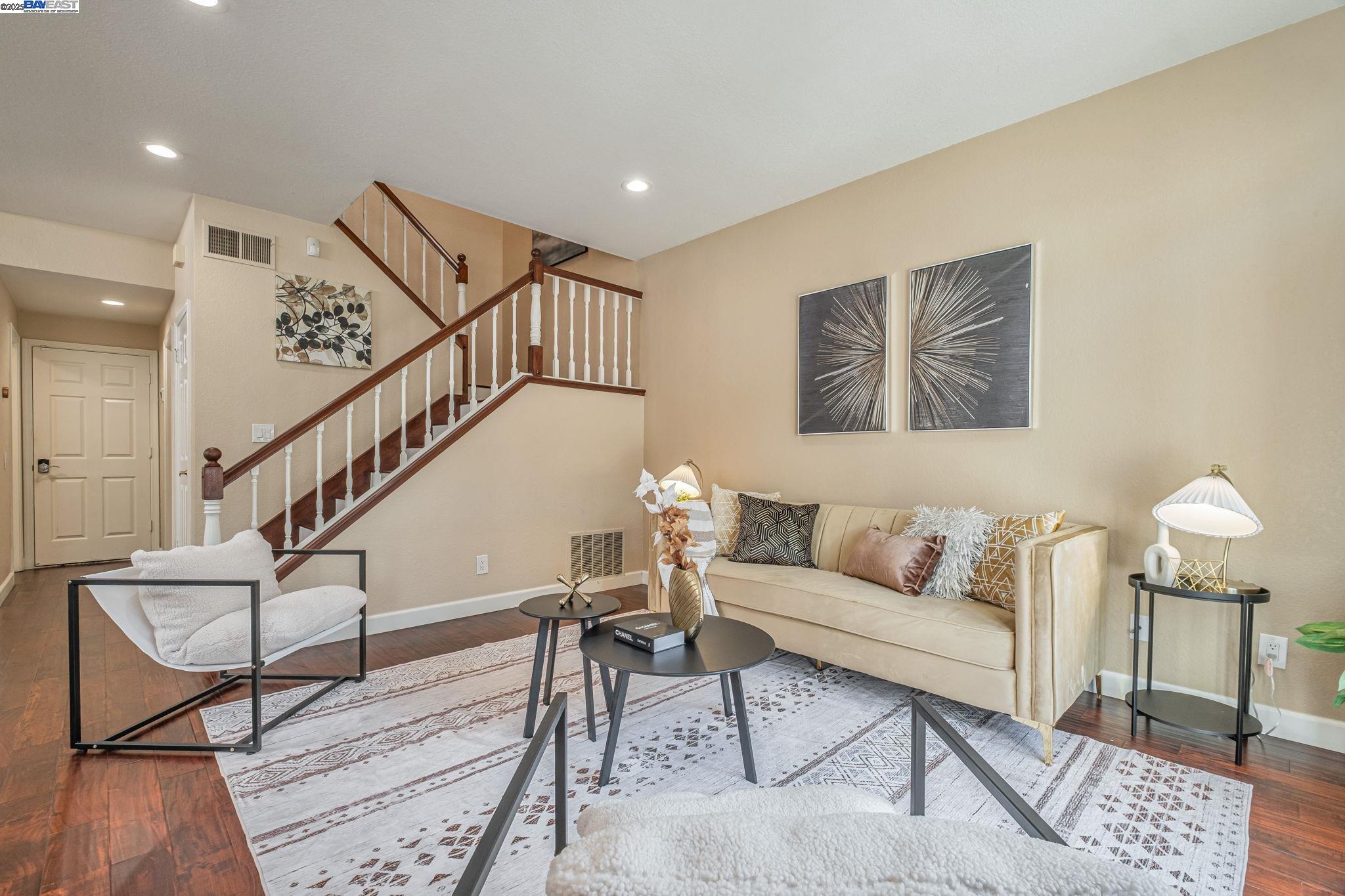 Detail Gallery Image 4 of 31 For 5406 Ontario Cmn, Fremont,  CA 94555 - 2 Beds | 2/1 Baths