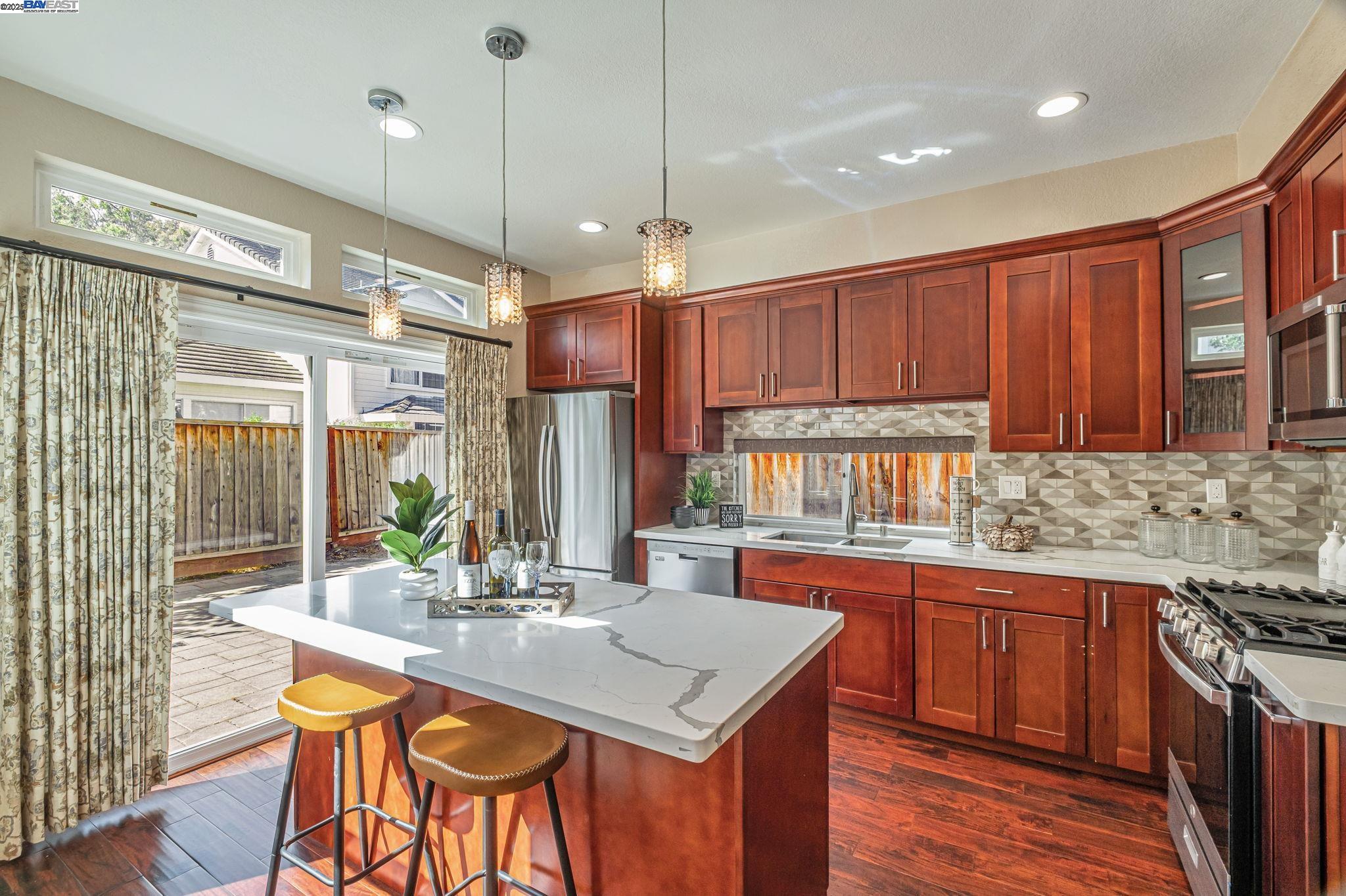 Detail Gallery Image 6 of 31 For 5406 Ontario Cmn, Fremont,  CA 94555 - 2 Beds | 2/1 Baths