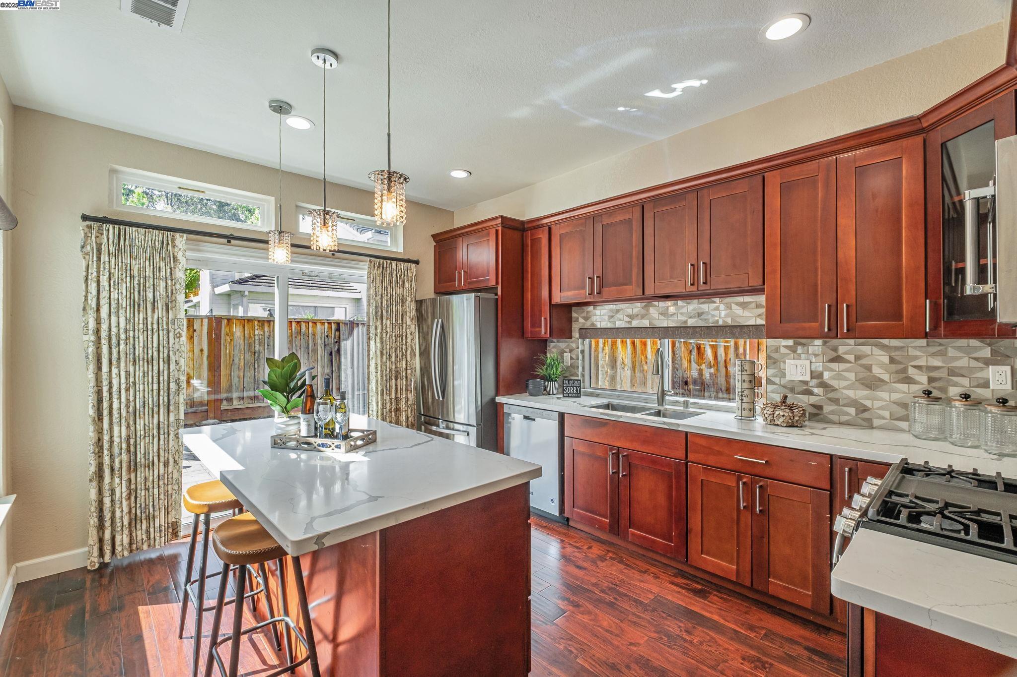 Detail Gallery Image 7 of 31 For 5406 Ontario Cmn, Fremont,  CA 94555 - 2 Beds | 2/1 Baths