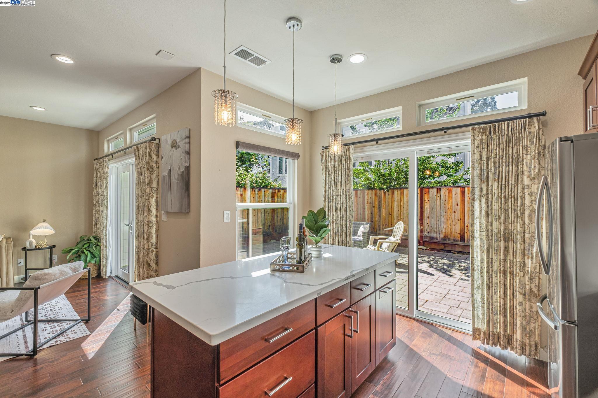 Detail Gallery Image 8 of 31 For 5406 Ontario Cmn, Fremont,  CA 94555 - 2 Beds | 2/1 Baths