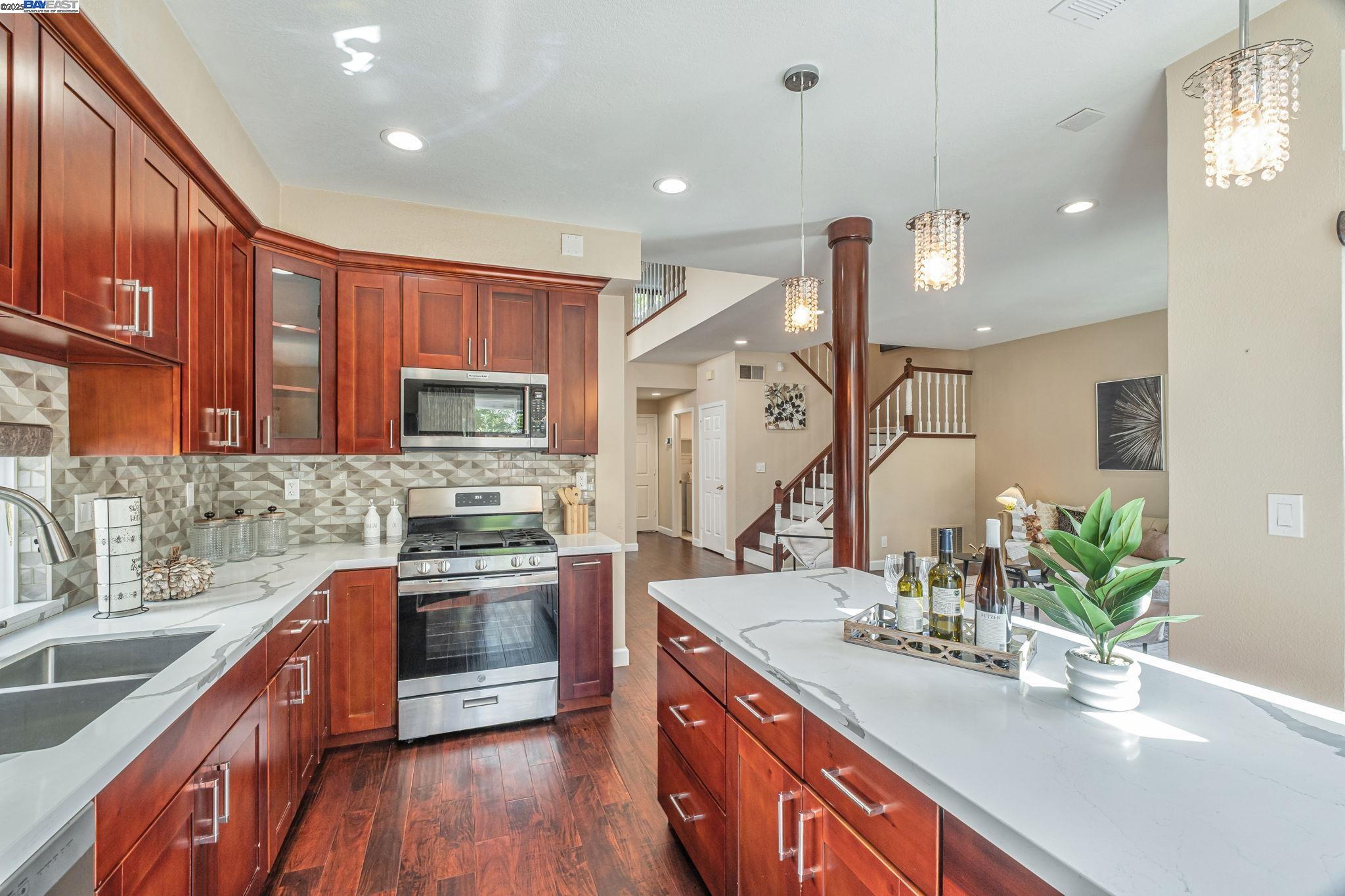 Detail Gallery Image 9 of 31 For 5406 Ontario Cmn, Fremont,  CA 94555 - 2 Beds | 2/1 Baths