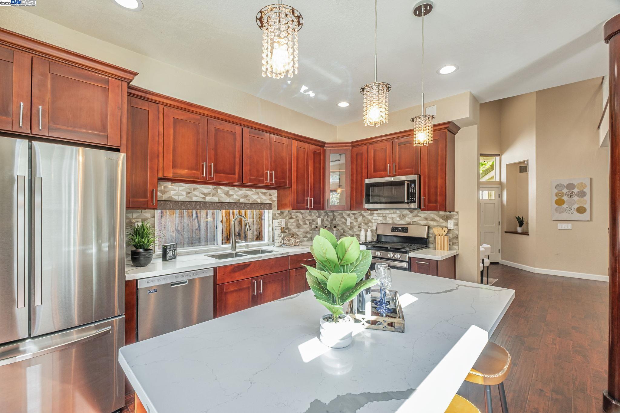 Detail Gallery Image 10 of 31 For 5406 Ontario Cmn, Fremont,  CA 94555 - 2 Beds | 2/1 Baths