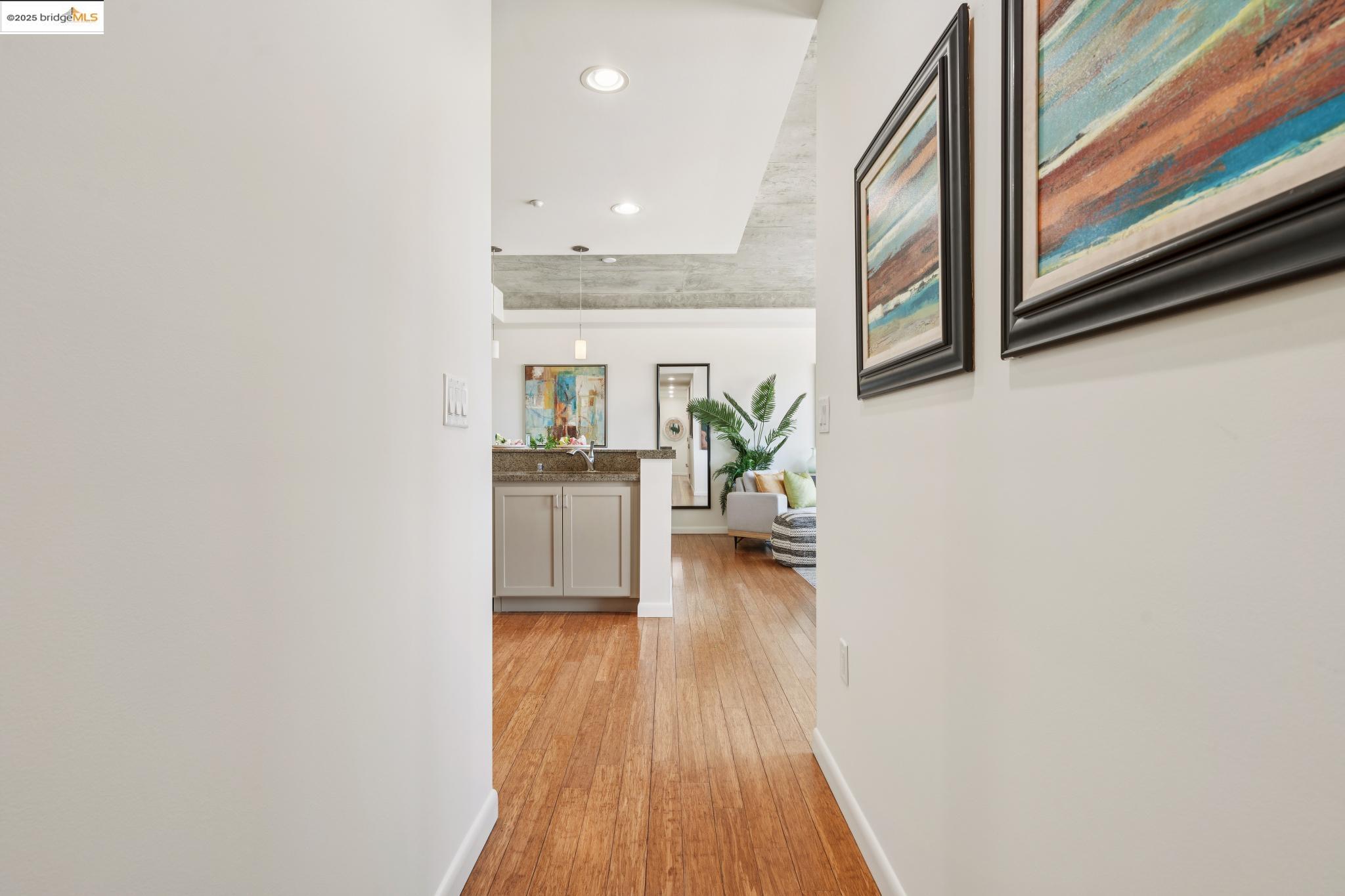 Photo #2: 41103598 Listing 
