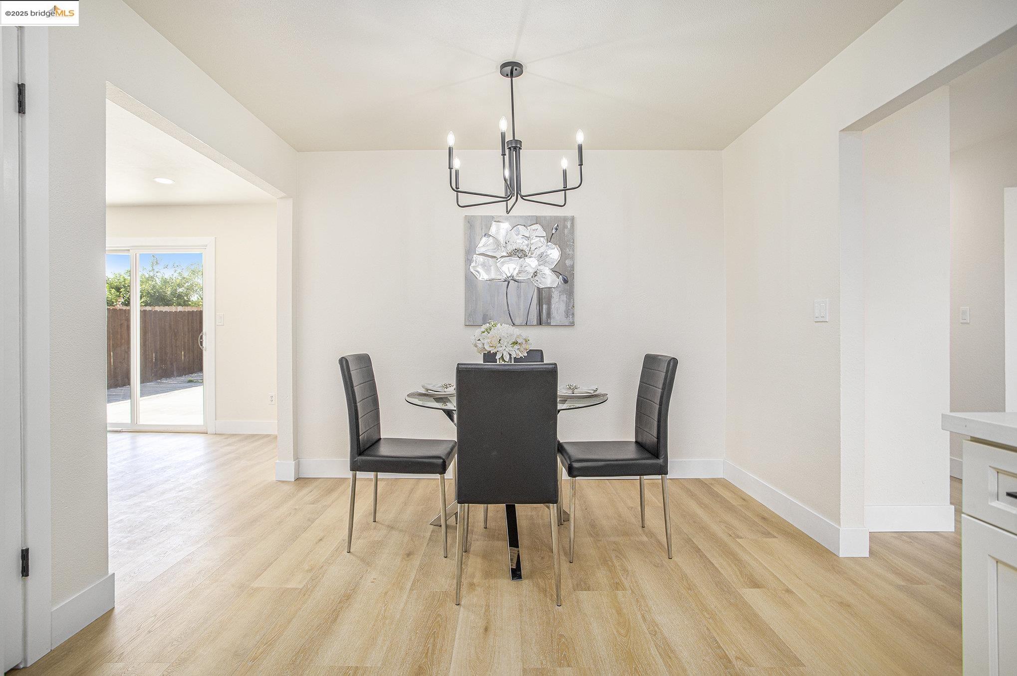 Detail Gallery Image 12 of 31 For 237 Atherton Ave, Pittsburg,  CA 94565 - 4 Beds | 2 Baths