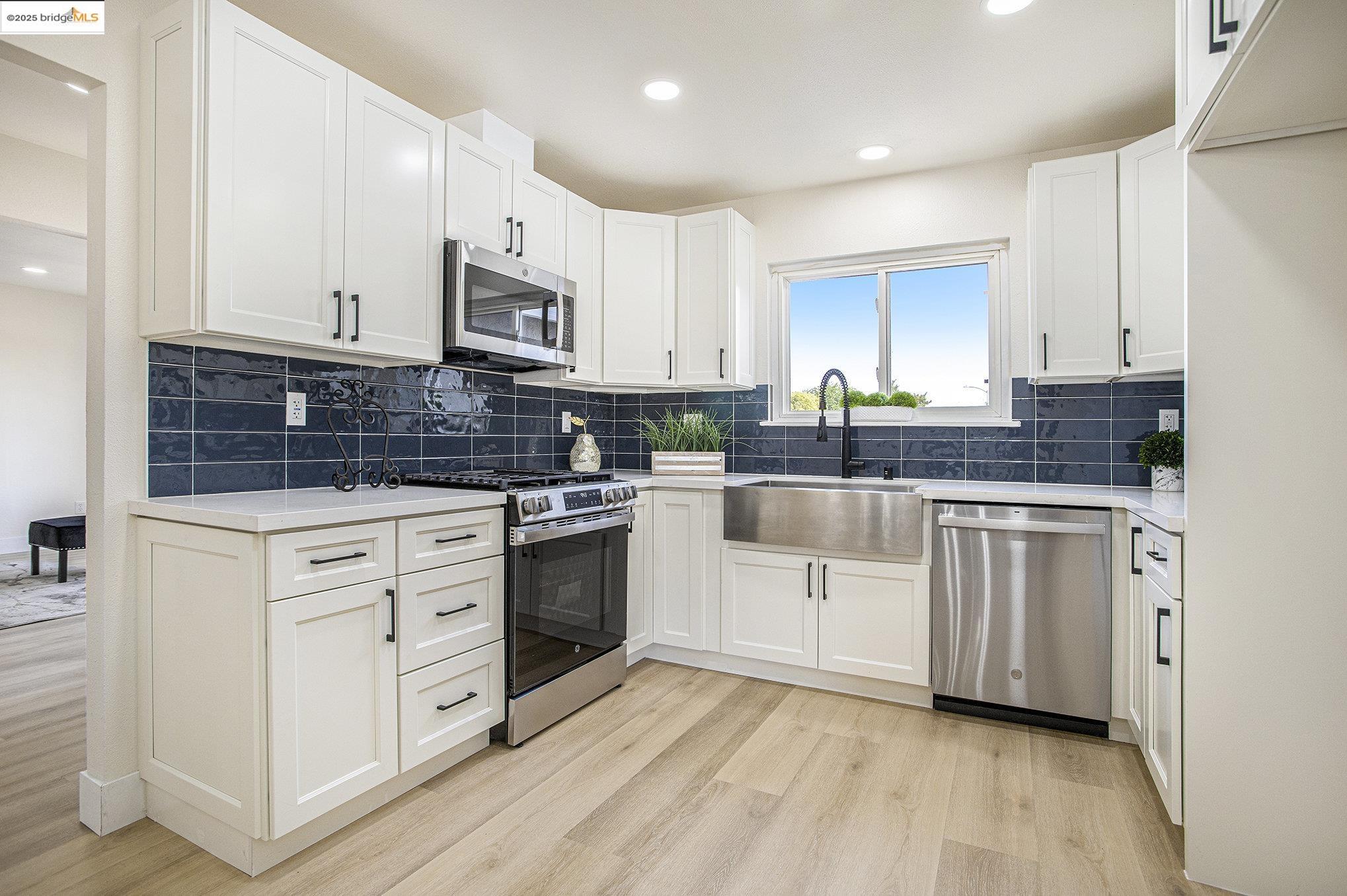 Detail Gallery Image 13 of 31 For 237 Atherton Ave, Pittsburg,  CA 94565 - 4 Beds | 2 Baths