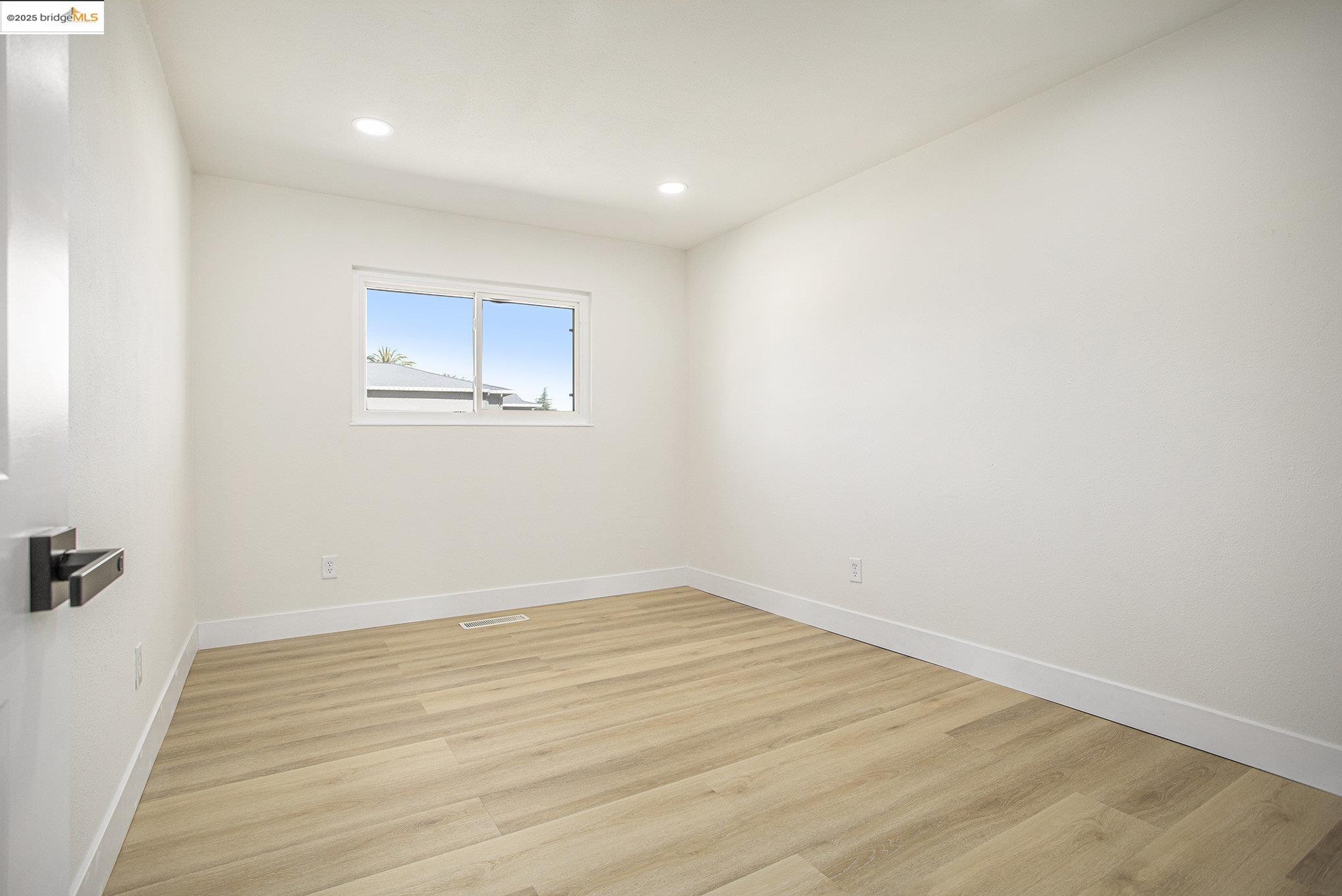 Detail Gallery Image 22 of 31 For 237 Atherton Ave, Pittsburg,  CA 94565 - 4 Beds | 2 Baths