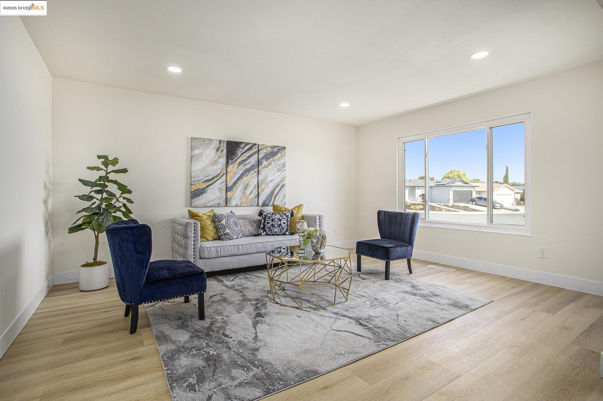 Detail Gallery Image 5 of 31 For 237 Atherton Ave, Pittsburg,  CA 94565 - 4 Beds | 2 Baths