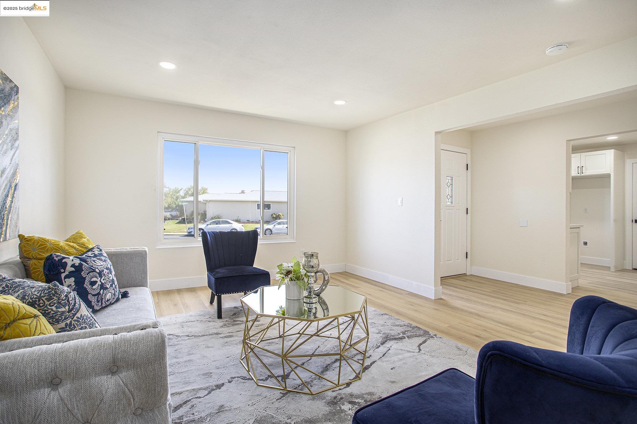 Detail Gallery Image 6 of 31 For 237 Atherton Ave, Pittsburg,  CA 94565 - 4 Beds | 2 Baths