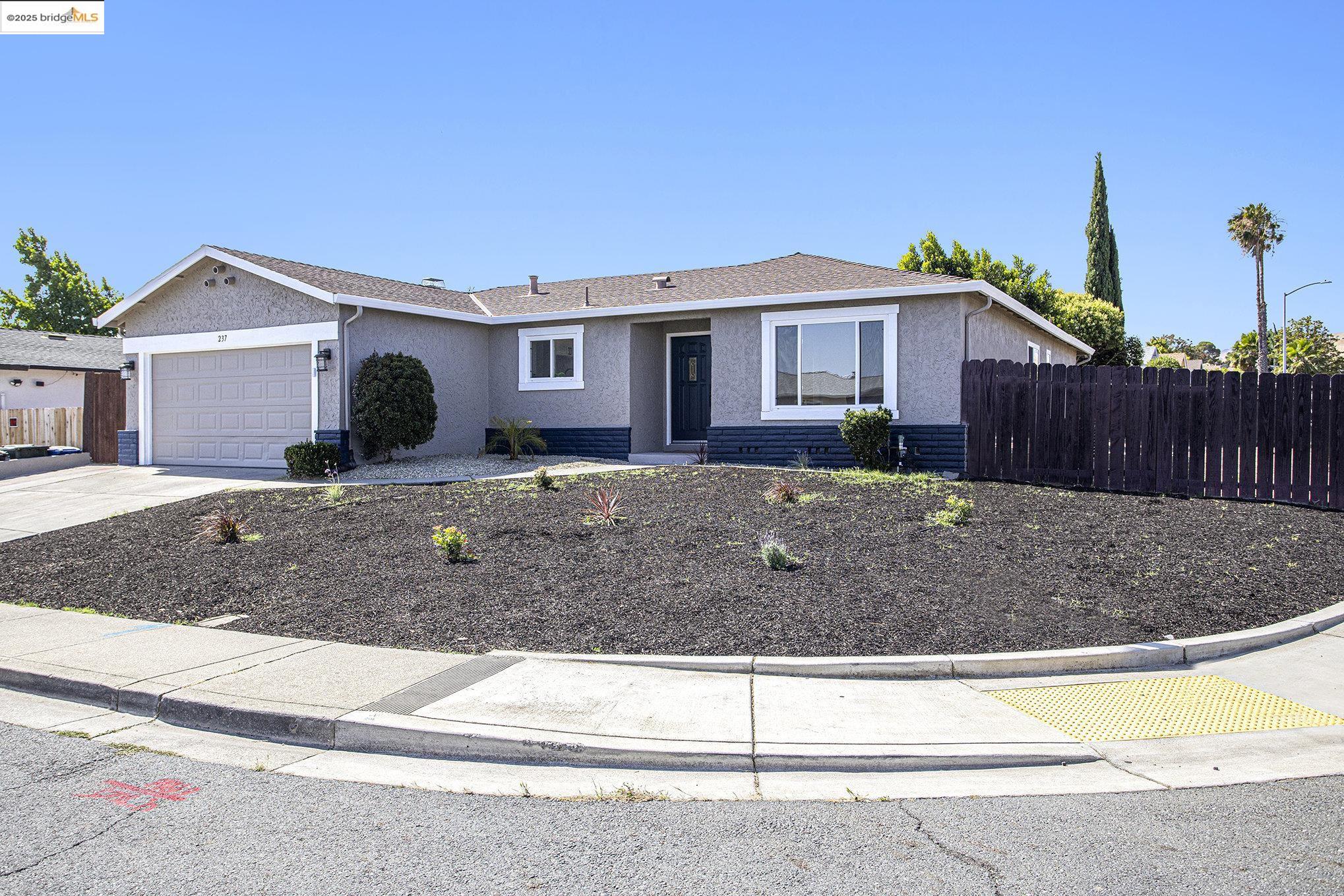 Detail Gallery Image 7 of 31 For 237 Atherton Ave, Pittsburg,  CA 94565 - 4 Beds | 2 Baths