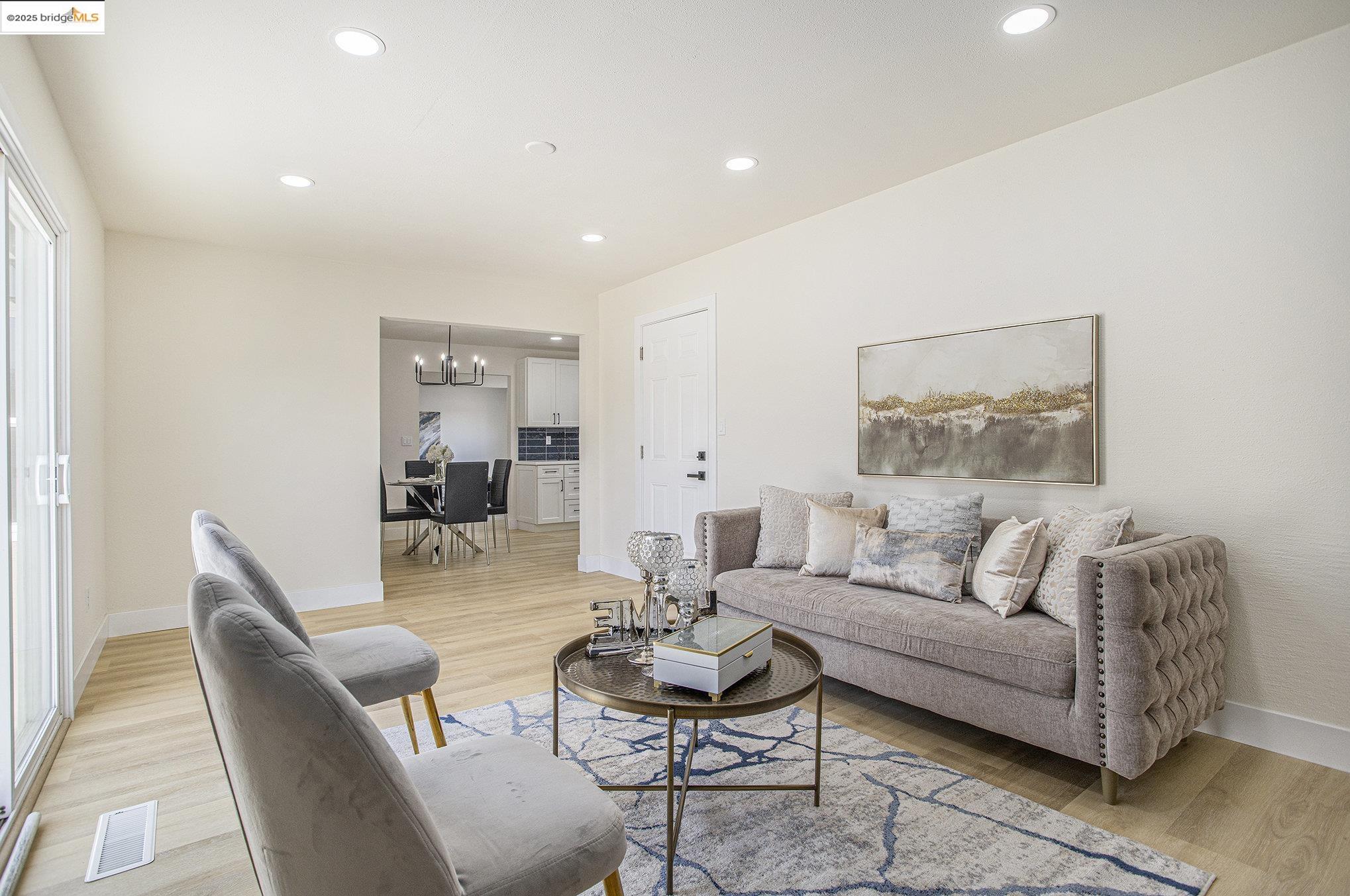 Detail Gallery Image 10 of 31 For 237 Atherton Ave, Pittsburg,  CA 94565 - 4 Beds | 2 Baths