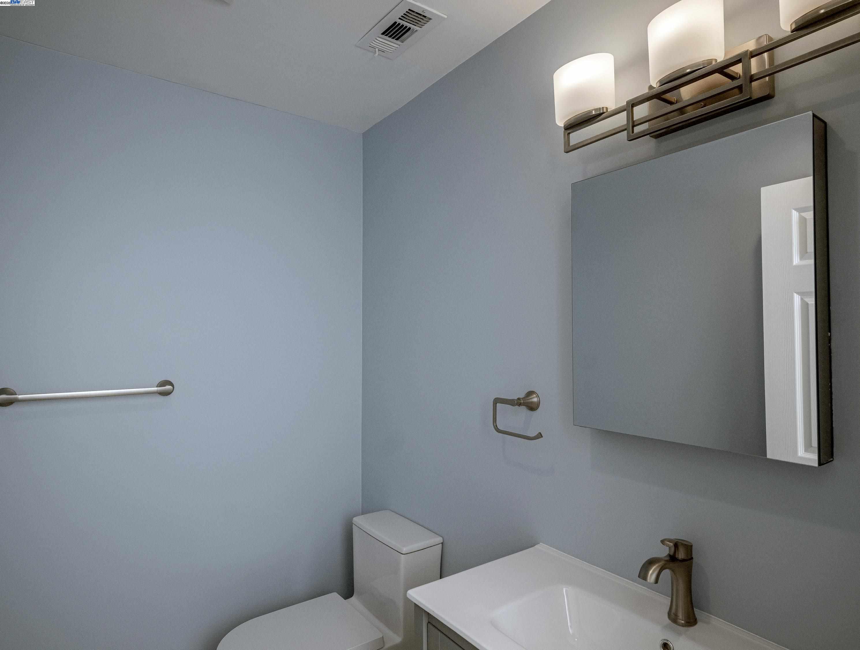 Detail Gallery Image 11 of 32 For 532 Heathcliff Dr, Pacifica,  CA 94044 - 4 Beds | 3/1 Baths