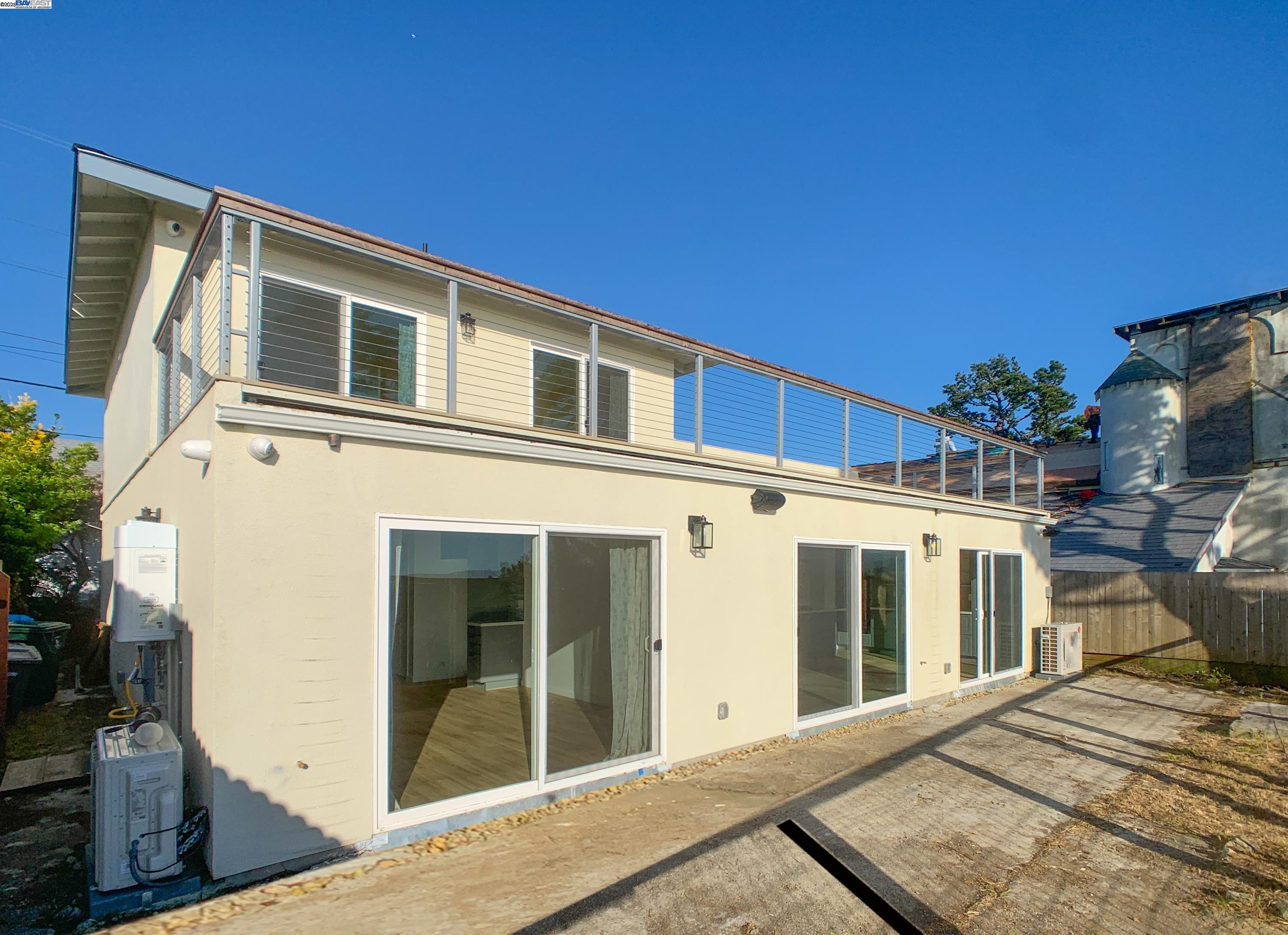 Detail Gallery Image 14 of 32 For 532 Heathcliff Dr, Pacifica,  CA 94044 - 4 Beds | 3/1 Baths