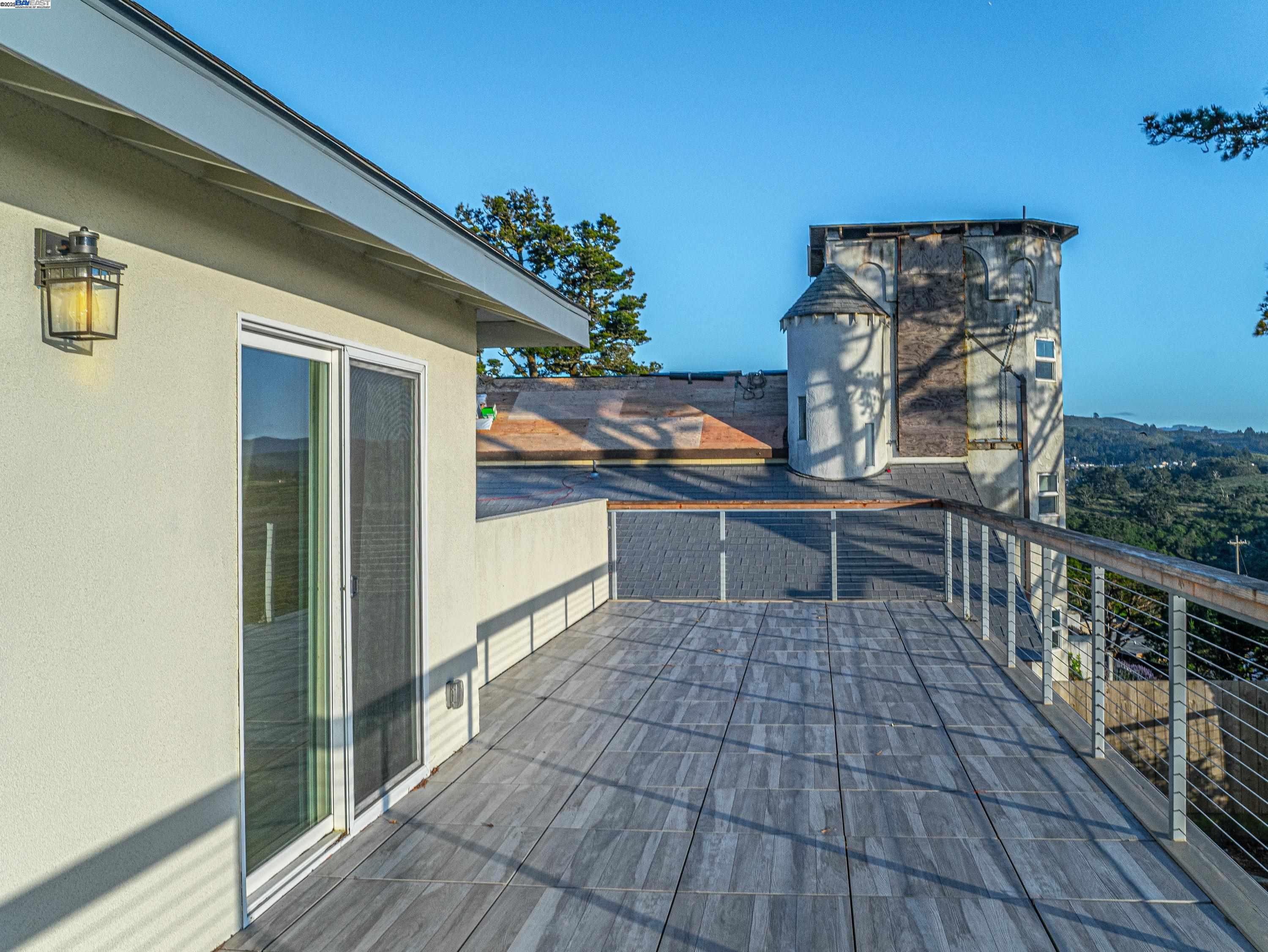Detail Gallery Image 16 of 32 For 532 Heathcliff Dr, Pacifica,  CA 94044 - 4 Beds | 3/1 Baths