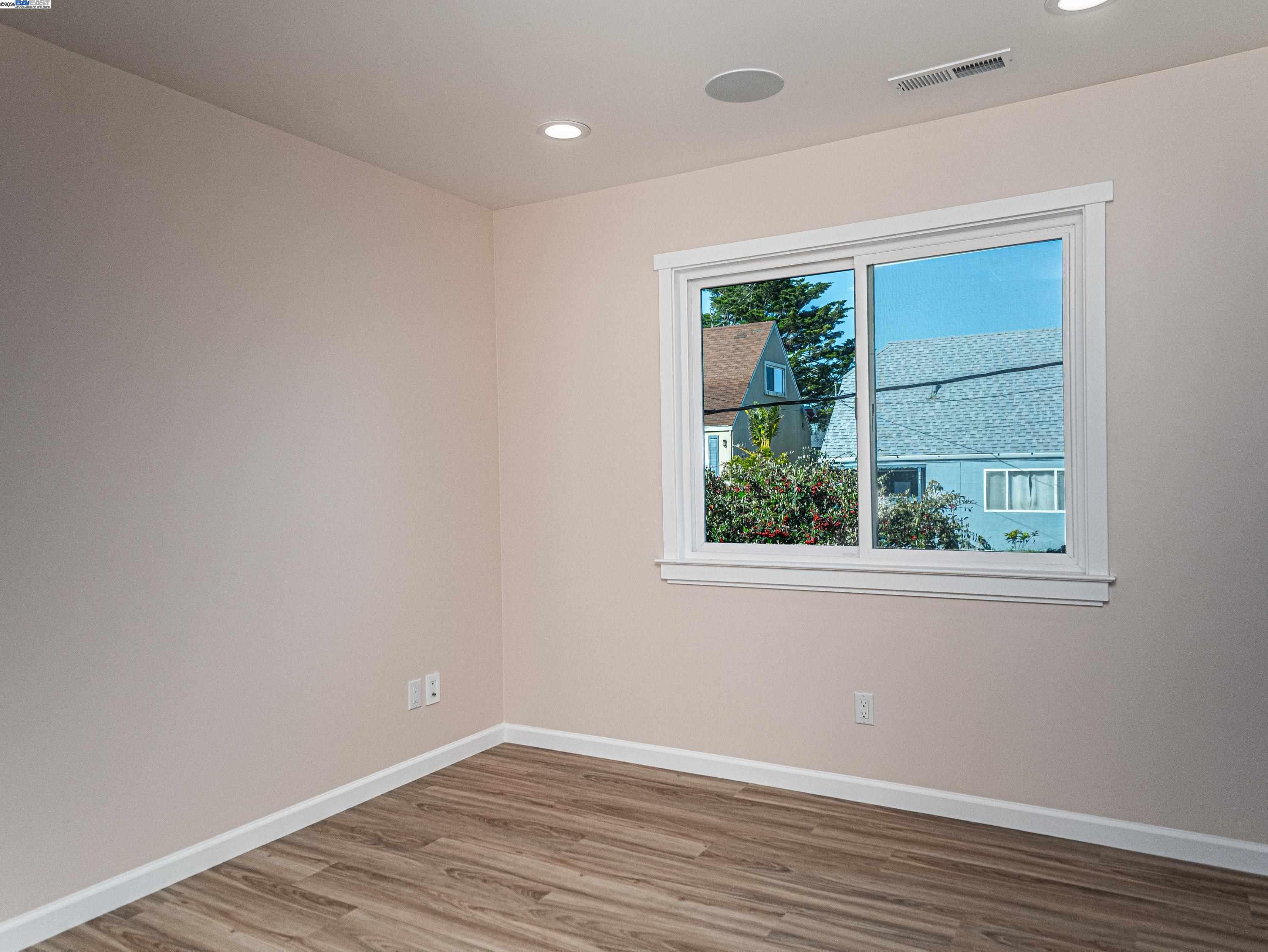 Detail Gallery Image 18 of 32 For 532 Heathcliff Dr, Pacifica,  CA 94044 - 4 Beds | 3/1 Baths