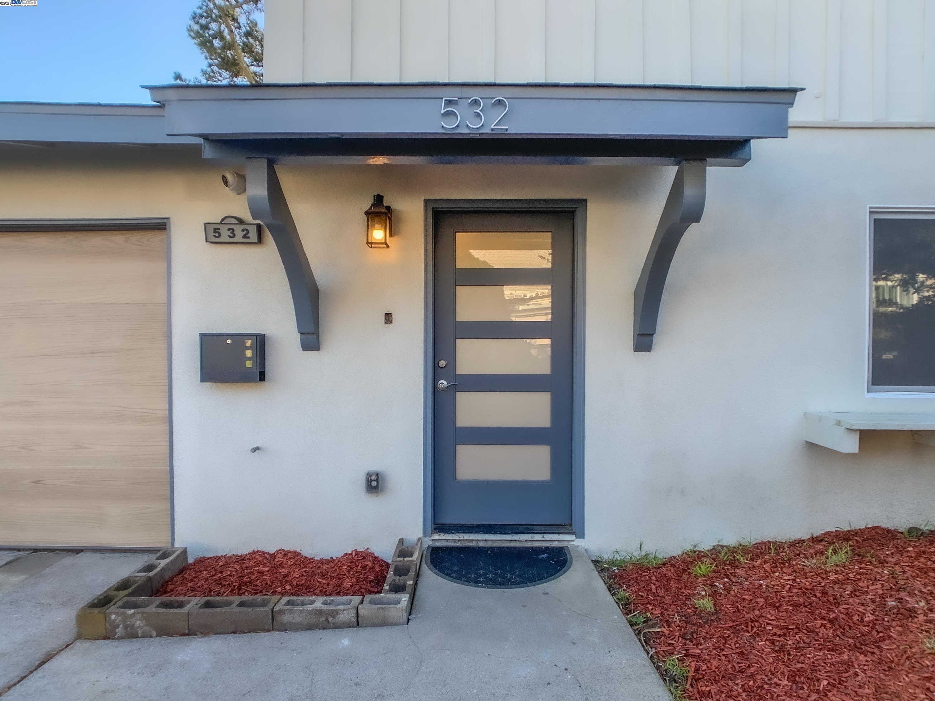 Detail Gallery Image 2 of 32 For 532 Heathcliff Dr, Pacifica,  CA 94044 - 4 Beds | 3/1 Baths