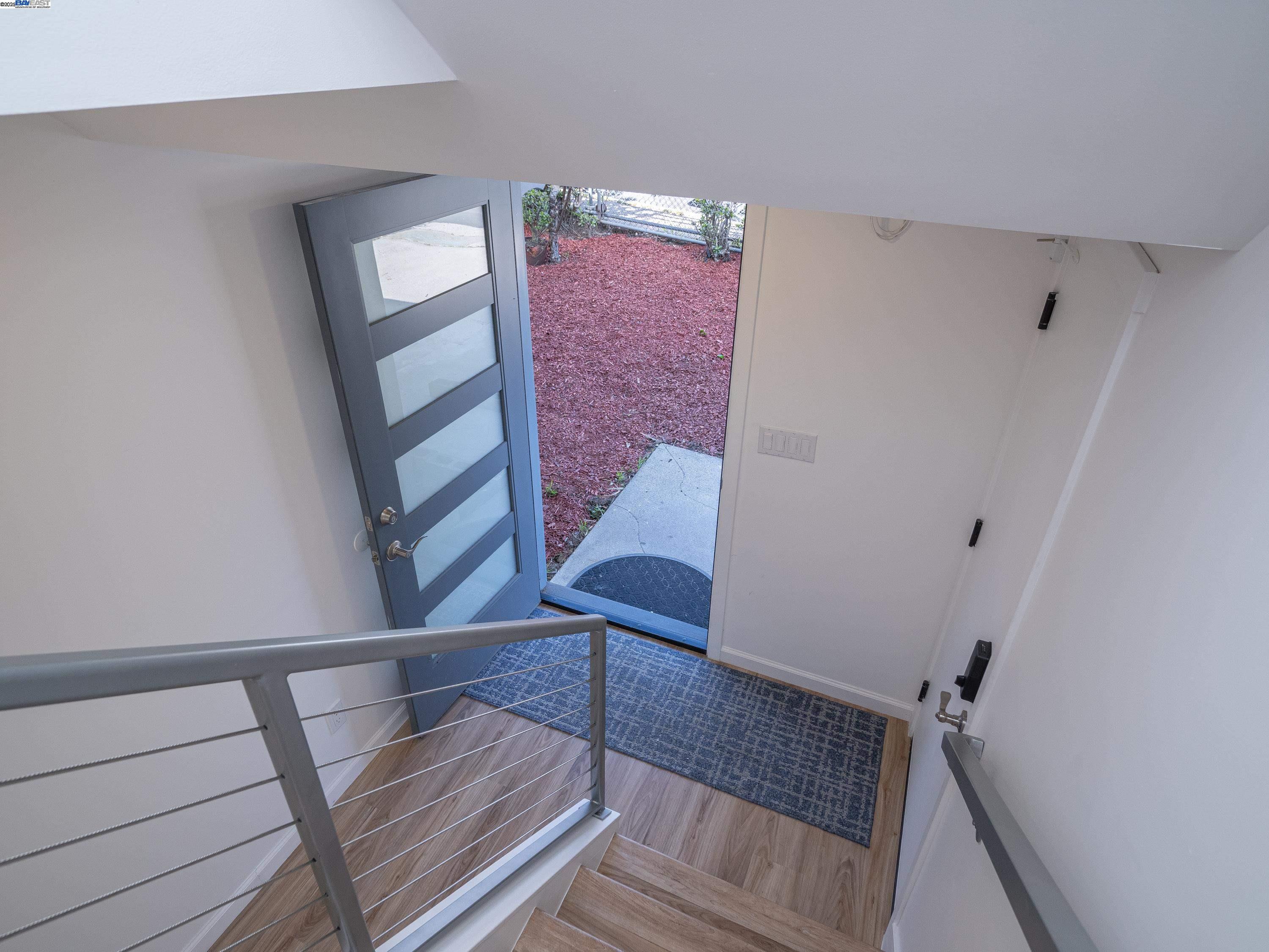 Detail Gallery Image 4 of 32 For 532 Heathcliff Dr, Pacifica,  CA 94044 - 4 Beds | 3/1 Baths