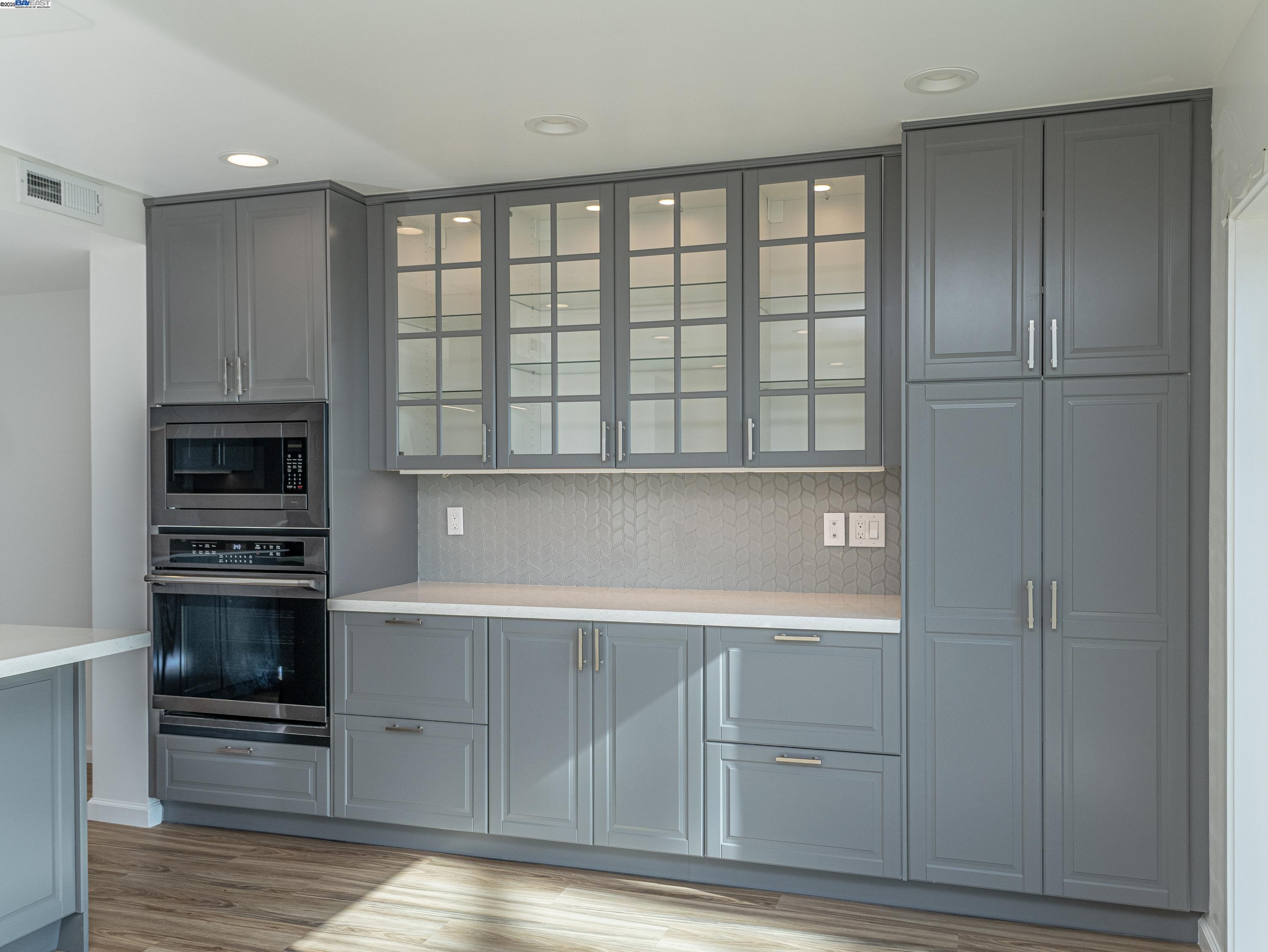 Detail Gallery Image 6 of 32 For 532 Heathcliff Dr, Pacifica,  CA 94044 - 4 Beds | 3/1 Baths