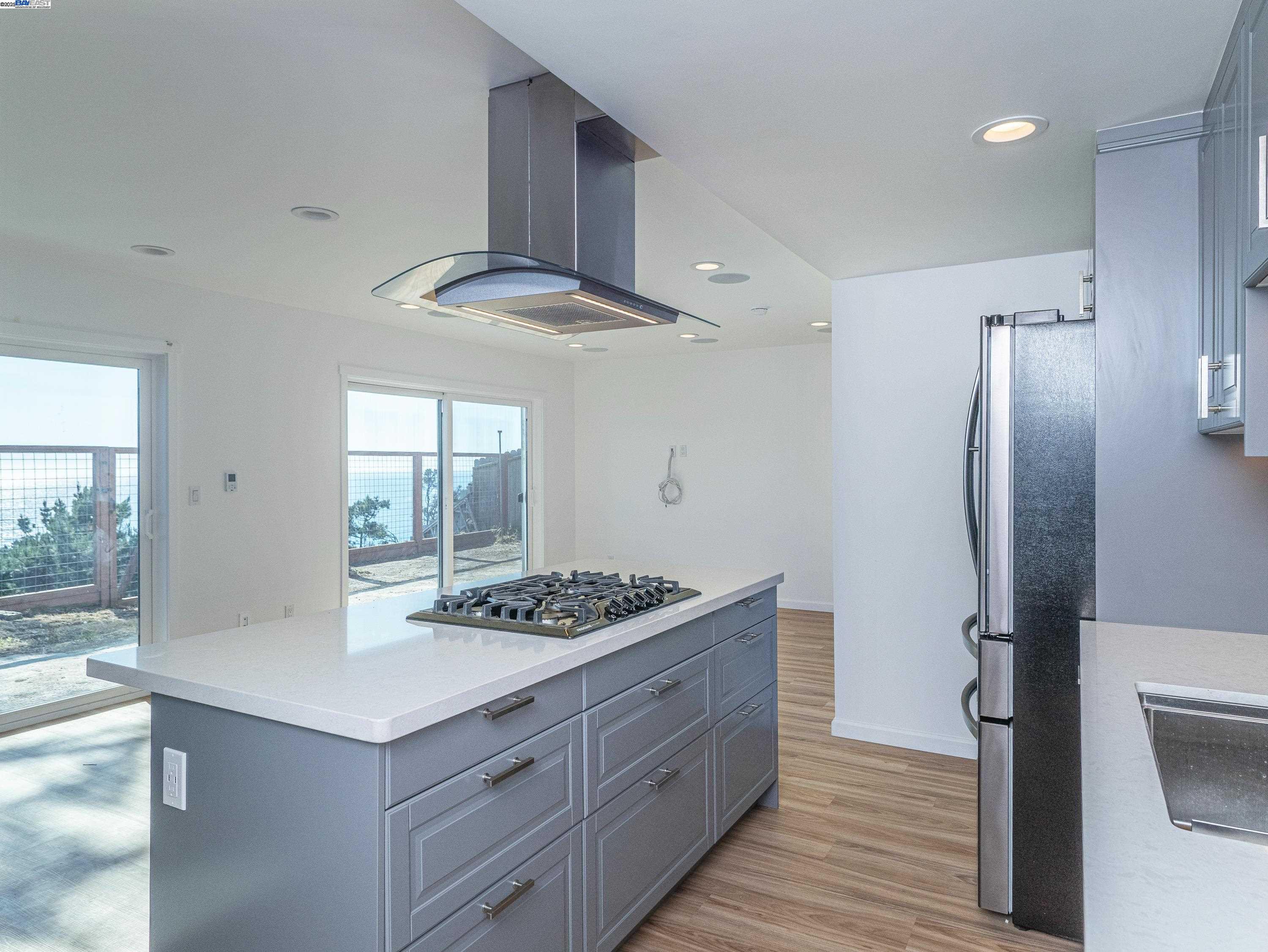 Detail Gallery Image 8 of 32 For 532 Heathcliff Dr, Pacifica,  CA 94044 - 4 Beds | 3/1 Baths