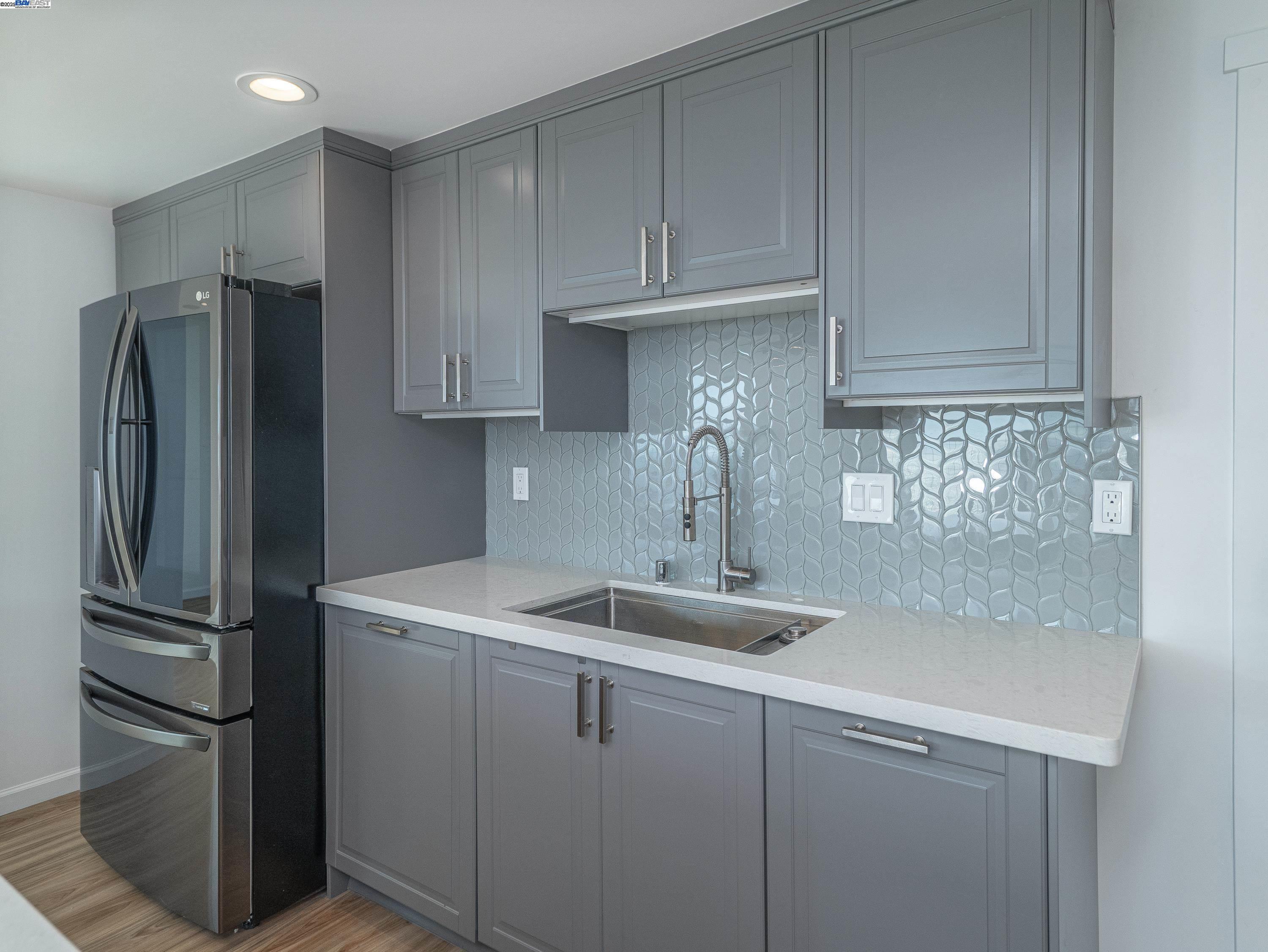 Detail Gallery Image 9 of 32 For 532 Heathcliff Dr, Pacifica,  CA 94044 - 4 Beds | 3/1 Baths