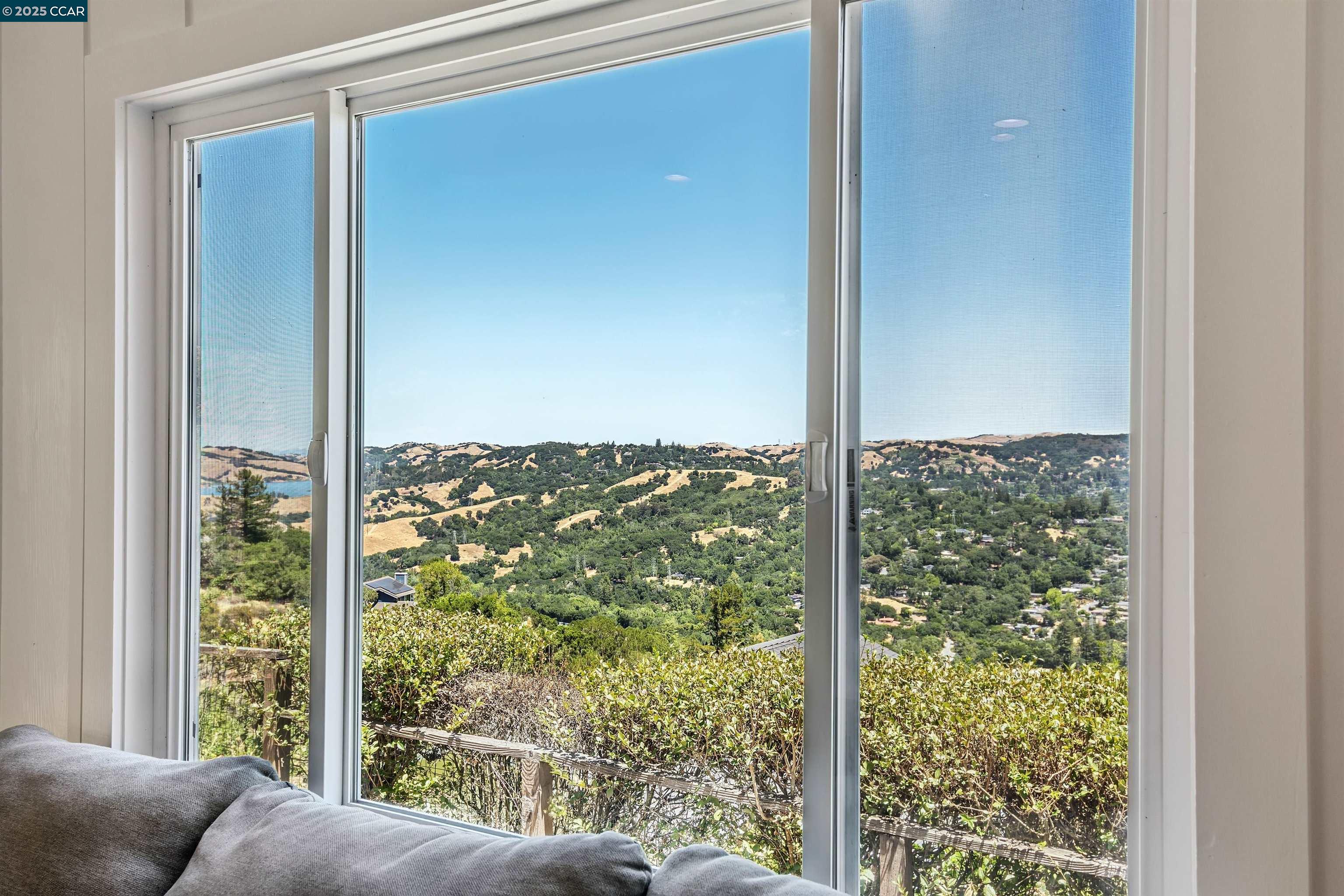 Detail Gallery Image 13 of 59 For 85 La Encinal, Orinda,  CA 94563 - 2 Beds | 1/1 Baths
