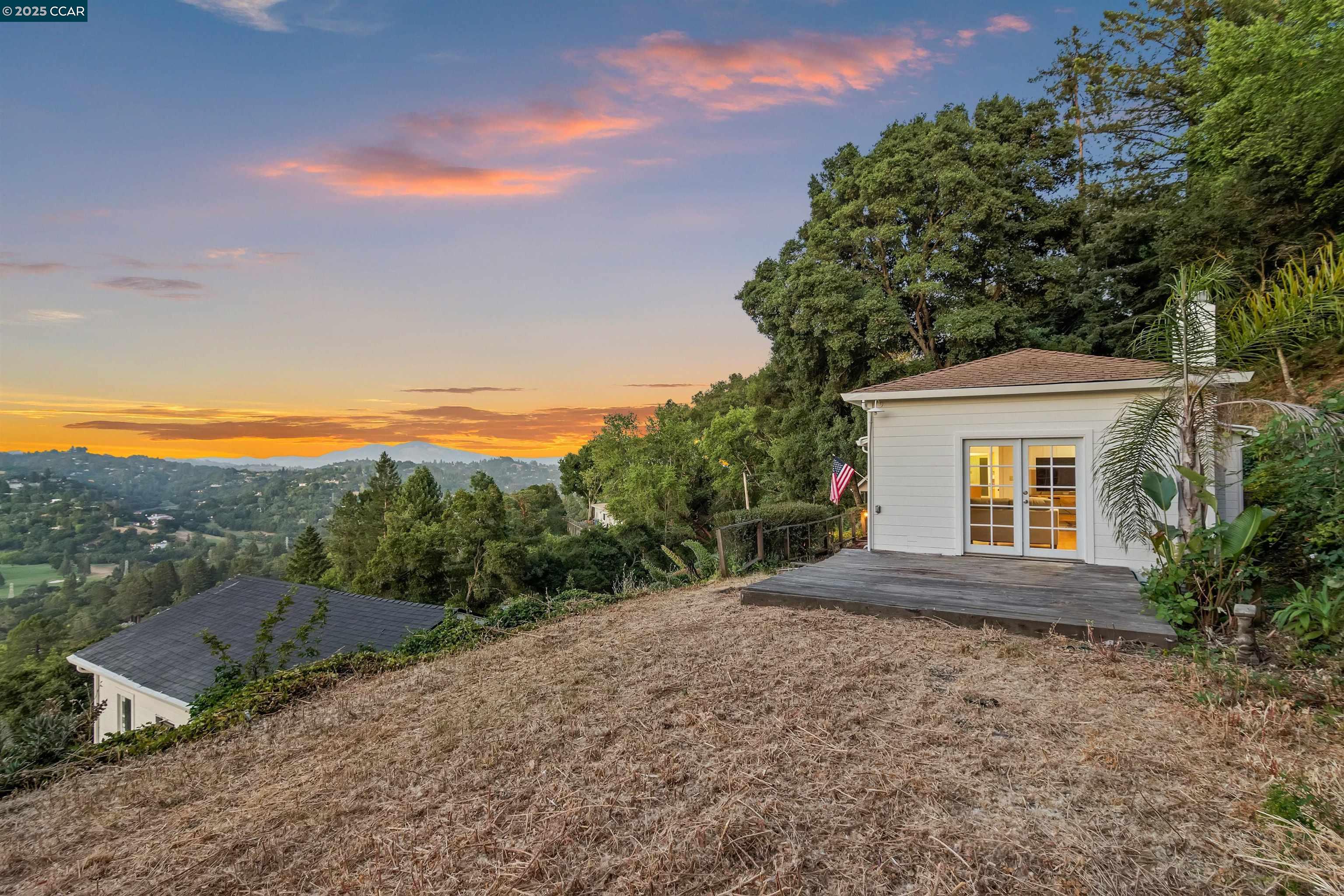 Detail Gallery Image 17 of 59 For 85 La Encinal, Orinda,  CA 94563 - 2 Beds | 1/1 Baths