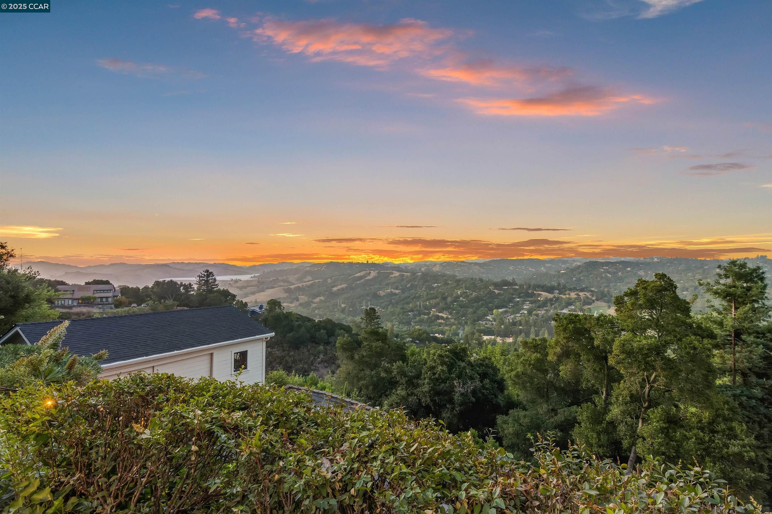 Detail Gallery Image 3 of 59 For 85 La Encinal, Orinda,  CA 94563 - 2 Beds | 1/1 Baths