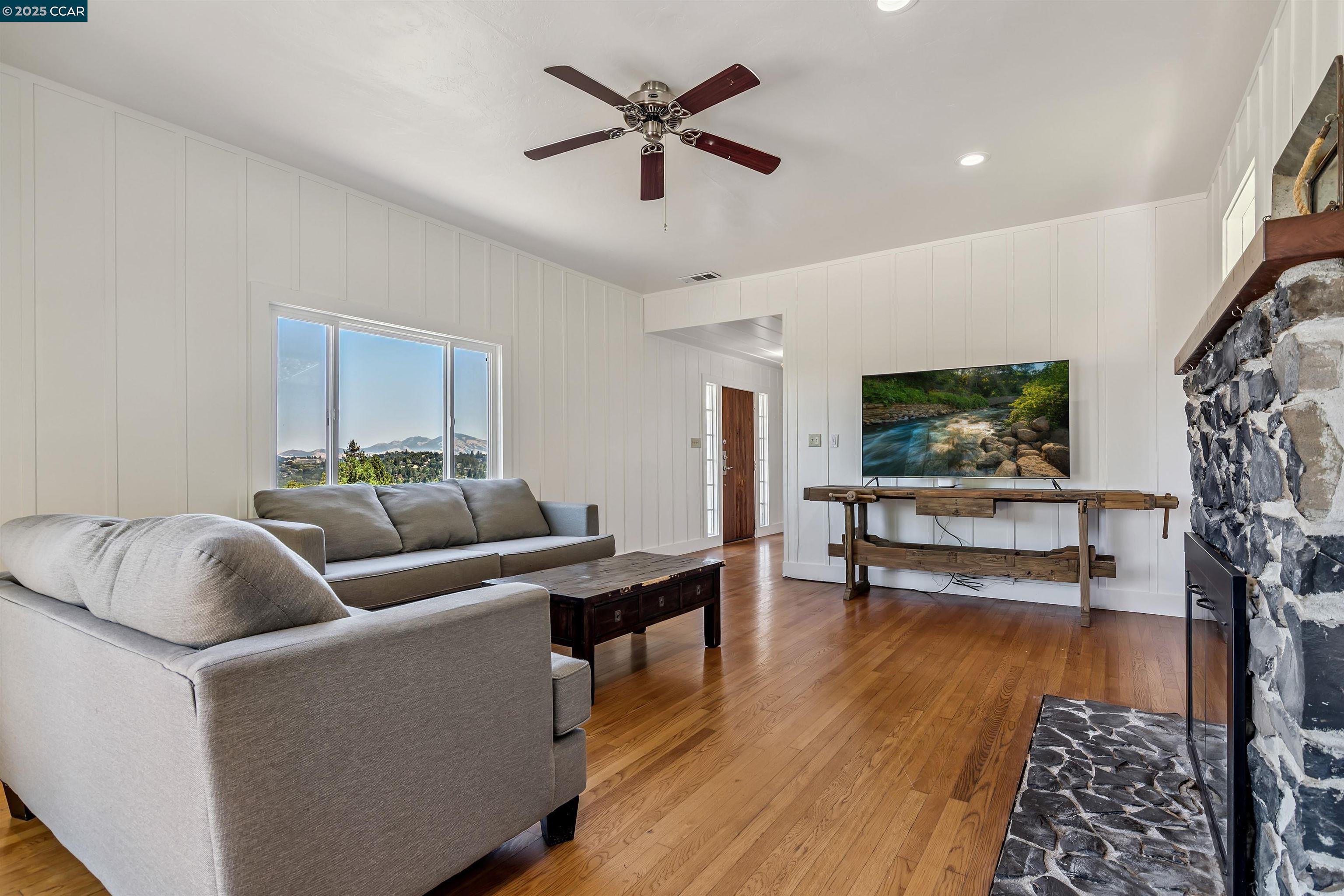 Detail Gallery Image 21 of 59 For 85 La Encinal, Orinda,  CA 94563 - 2 Beds | 1/1 Baths