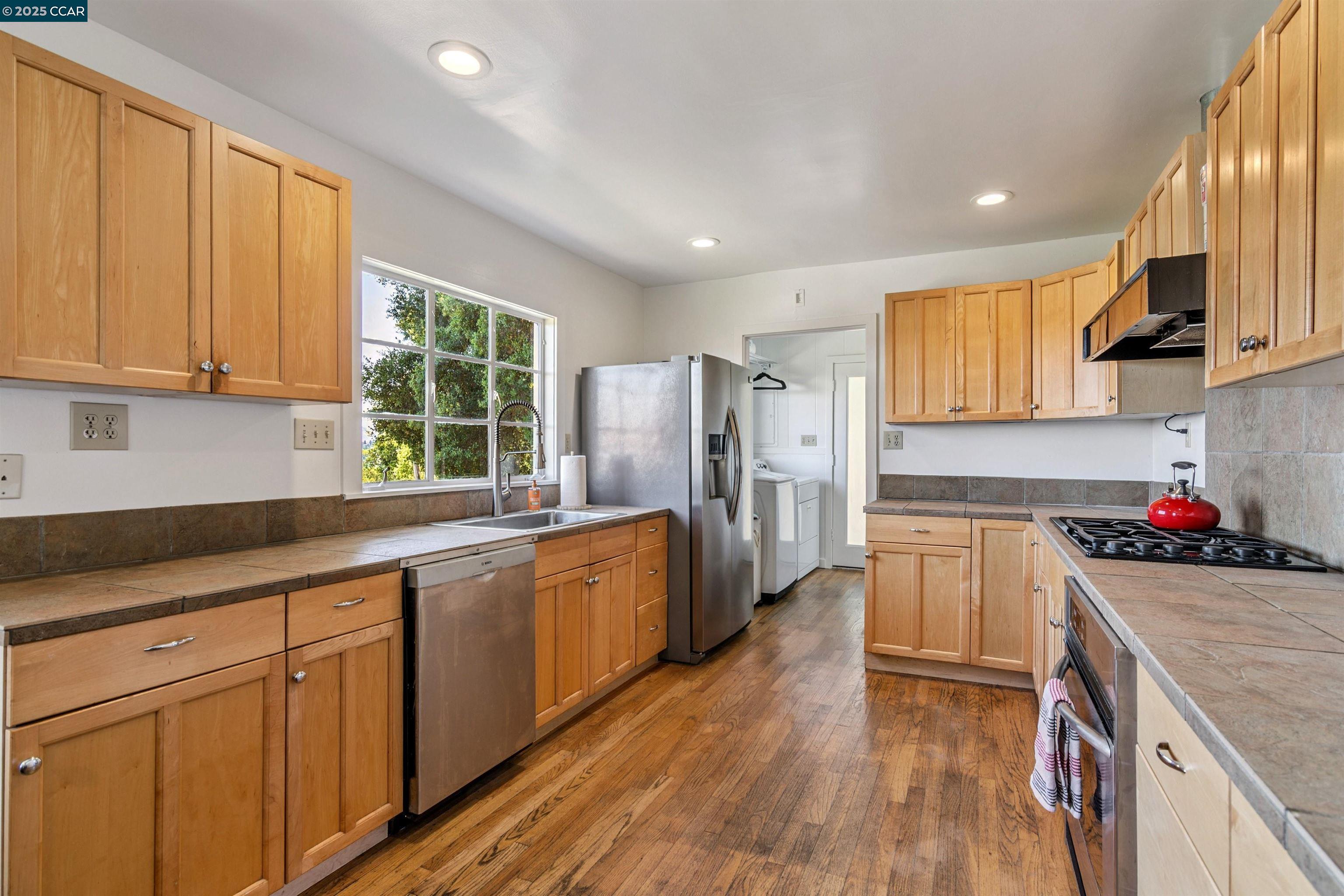 Detail Gallery Image 23 of 59 For 85 La Encinal, Orinda,  CA 94563 - 2 Beds | 1/1 Baths