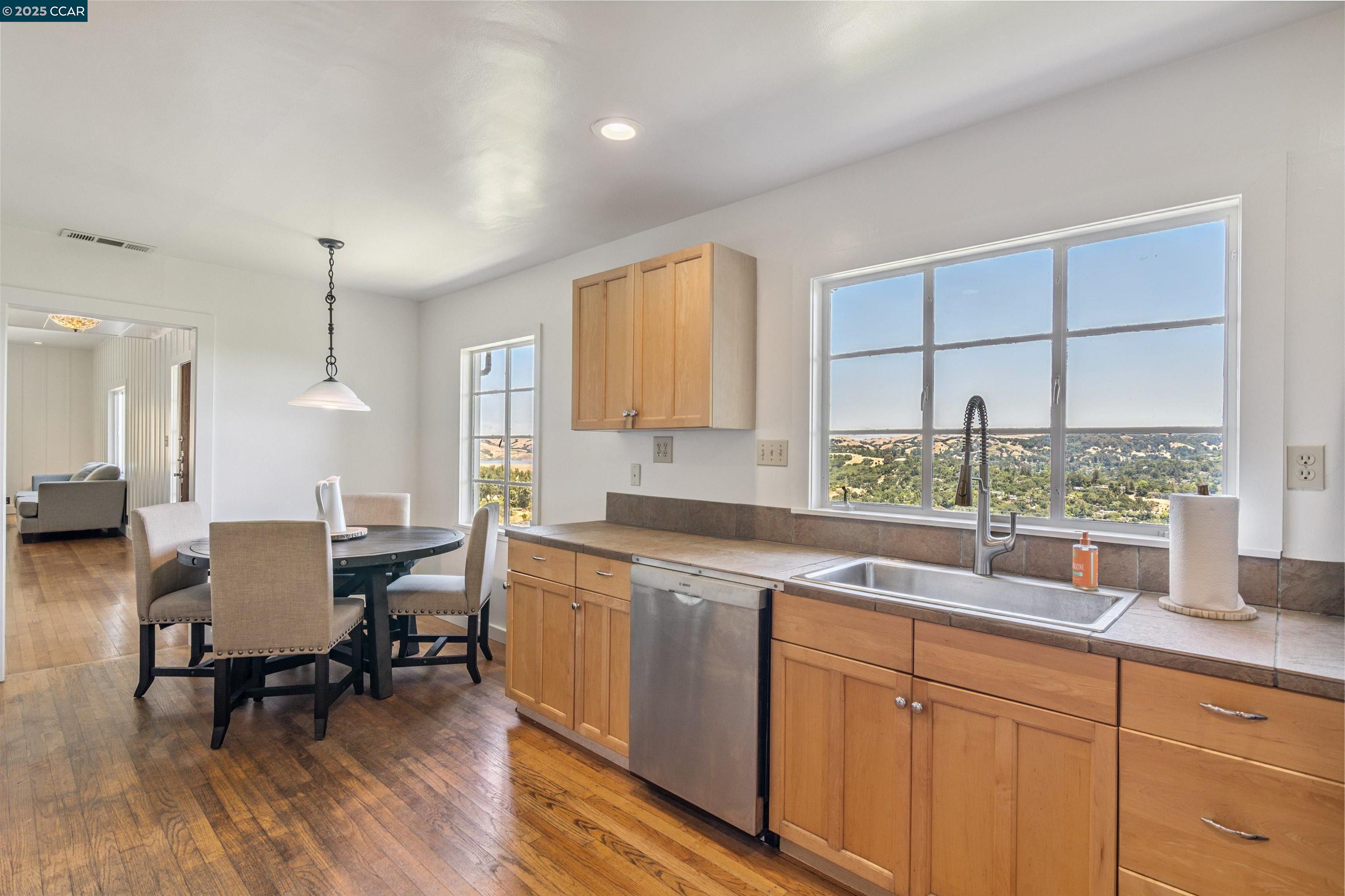 Detail Gallery Image 25 of 59 For 85 La Encinal, Orinda,  CA 94563 - 2 Beds | 1/1 Baths