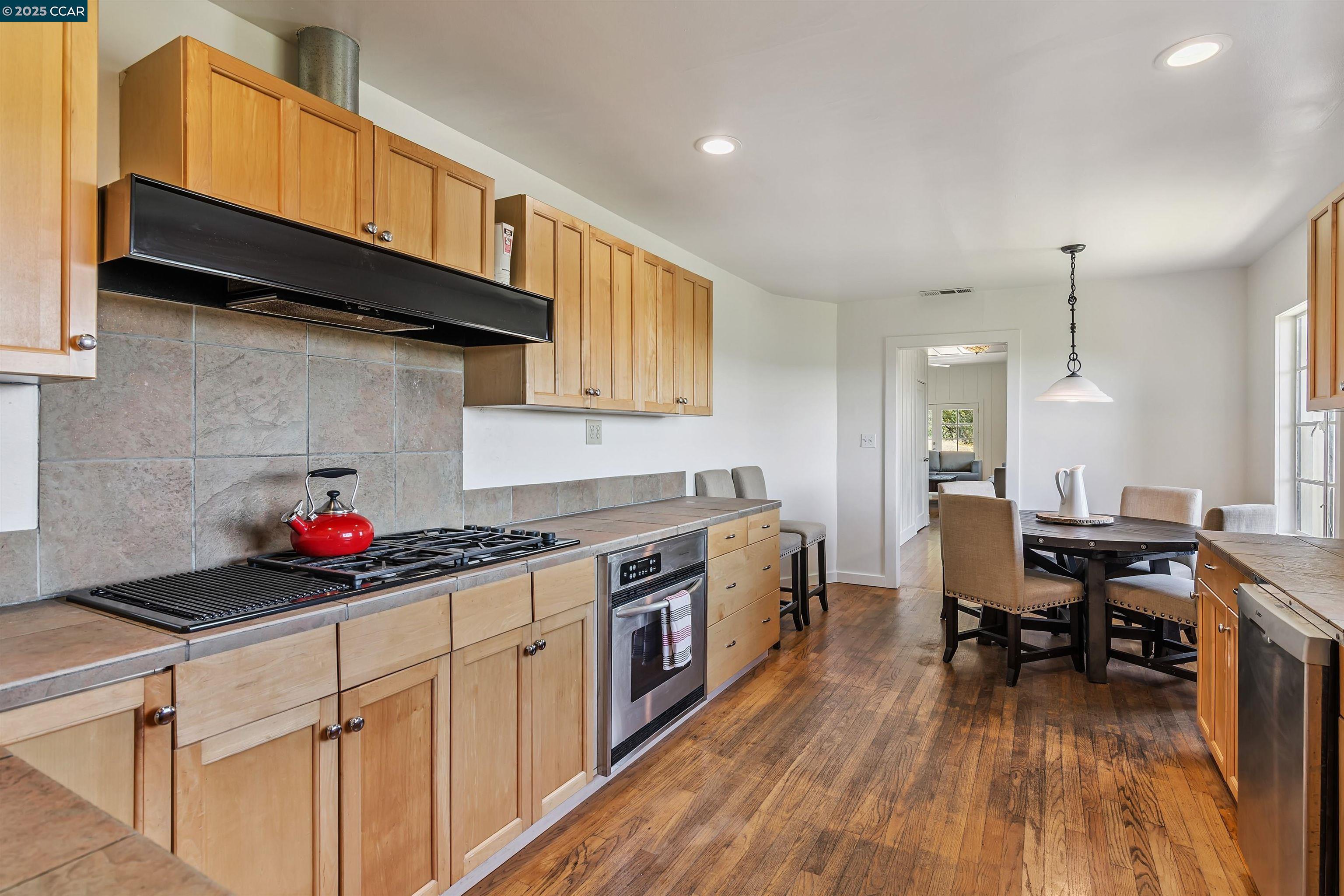 Detail Gallery Image 27 of 59 For 85 La Encinal, Orinda,  CA 94563 - 2 Beds | 1/1 Baths