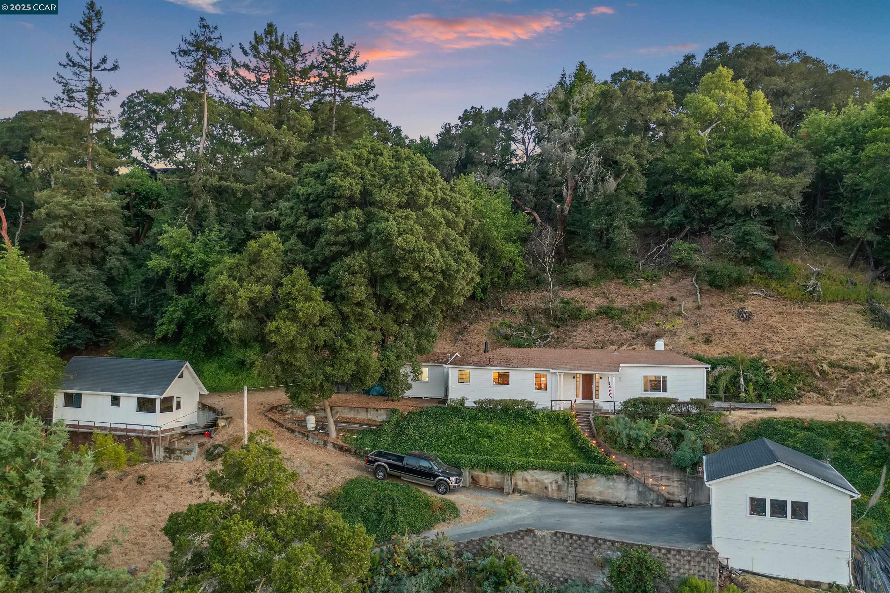 Detail Gallery Image 4 of 59 For 85 La Encinal, Orinda,  CA 94563 - 2 Beds | 1/1 Baths