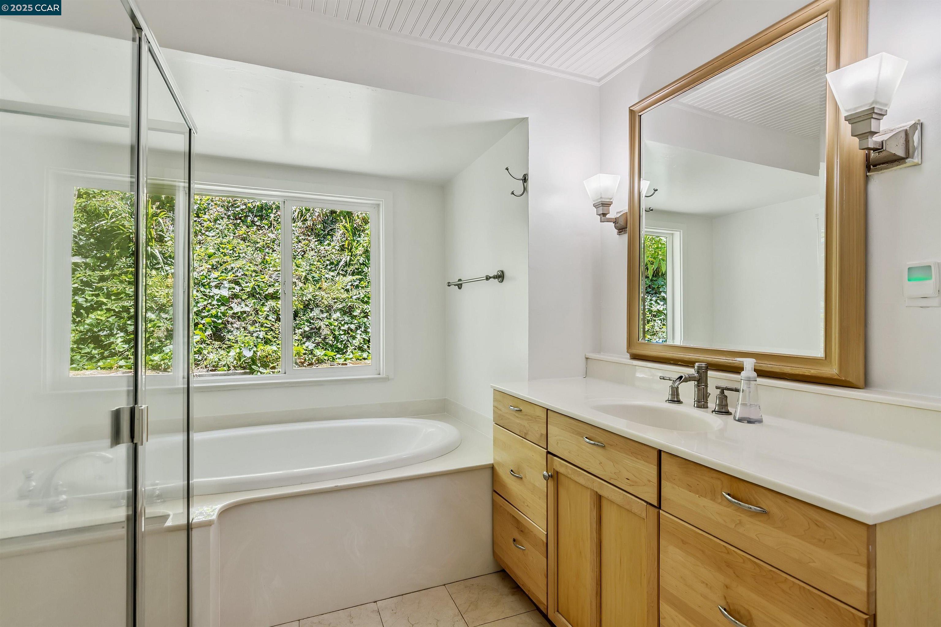 Detail Gallery Image 34 of 59 For 85 La Encinal, Orinda,  CA 94563 - 2 Beds | 1/1 Baths