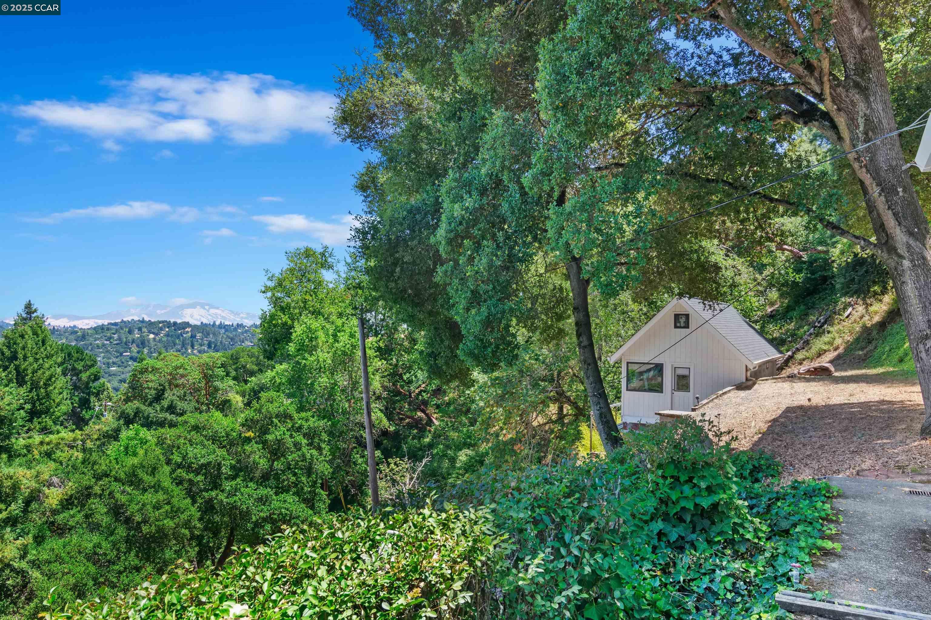 Detail Gallery Image 37 of 59 For 85 La Encinal, Orinda,  CA 94563 - 2 Beds | 1/1 Baths