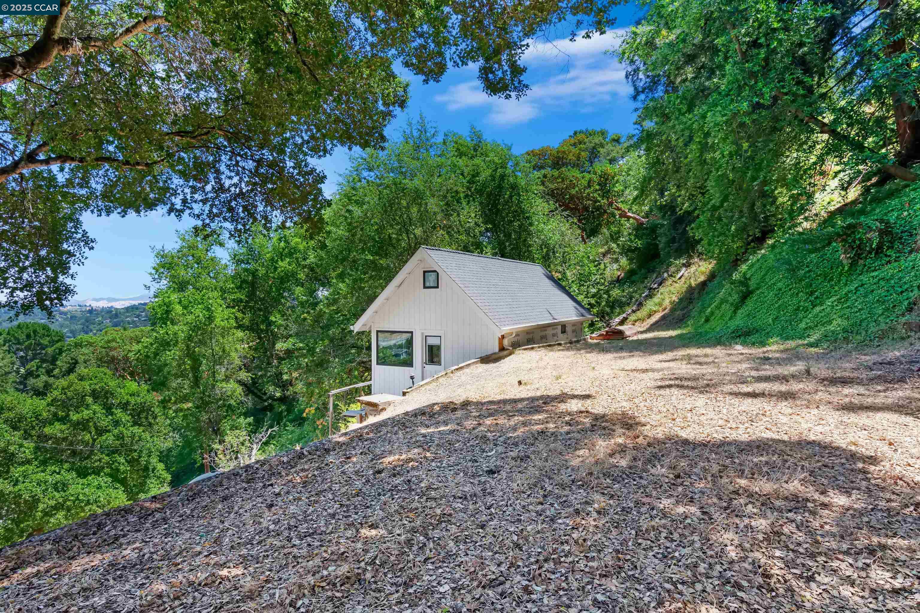 Detail Gallery Image 38 of 59 For 85 La Encinal, Orinda,  CA 94563 - 2 Beds | 1/1 Baths