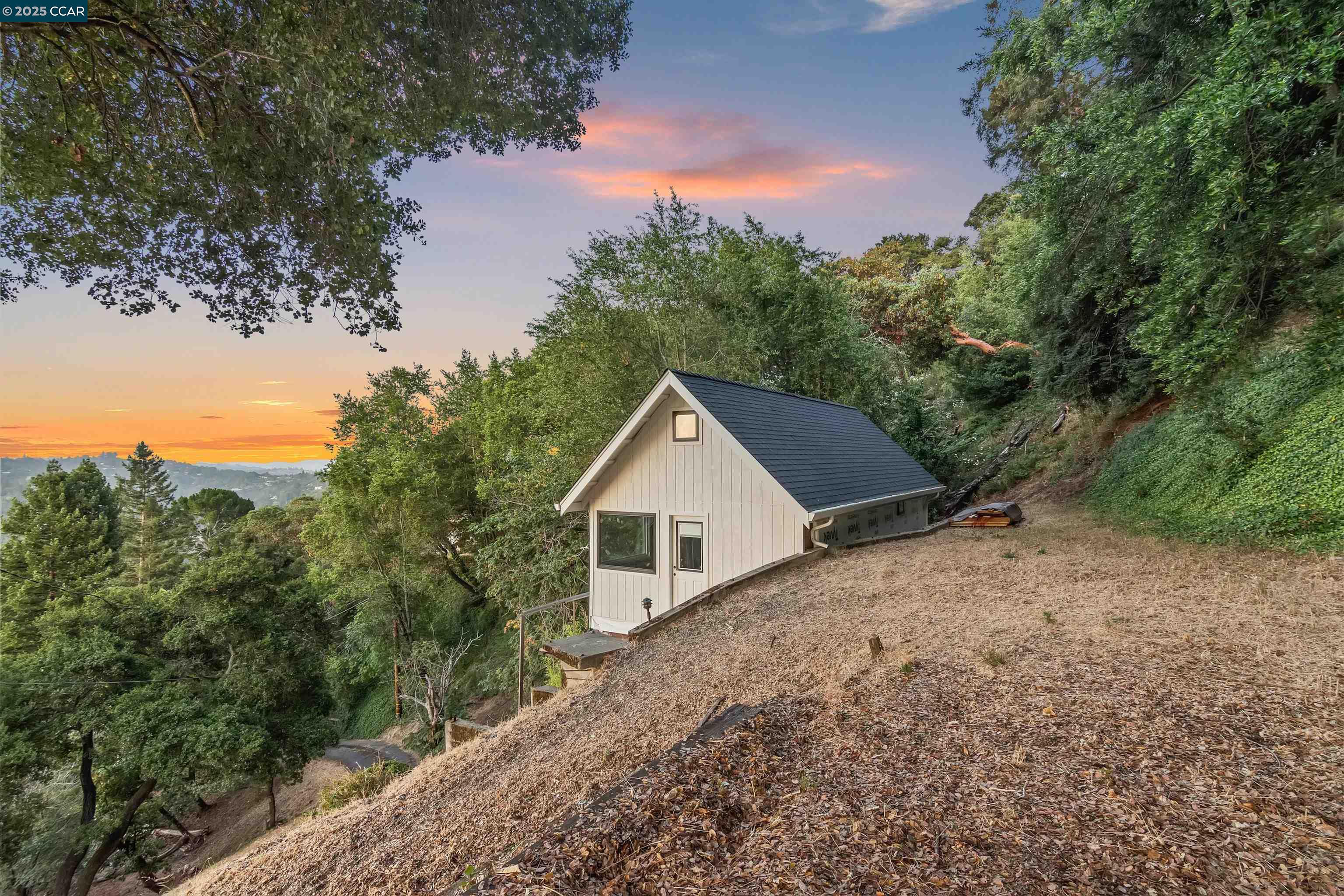 Detail Gallery Image 40 of 59 For 85 La Encinal, Orinda,  CA 94563 - 2 Beds | 1/1 Baths