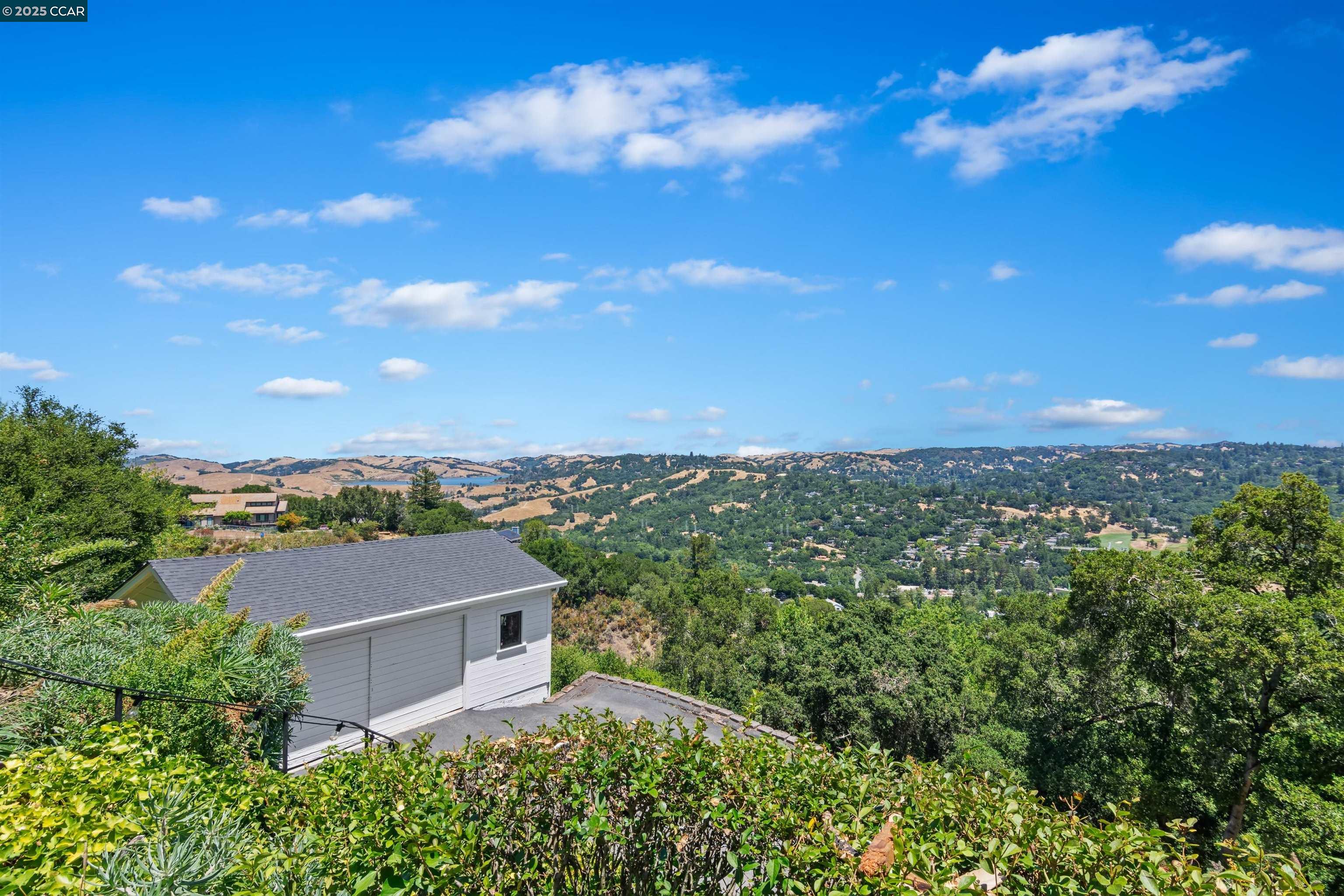 Detail Gallery Image 43 of 59 For 85 La Encinal, Orinda,  CA 94563 - 2 Beds | 1/1 Baths