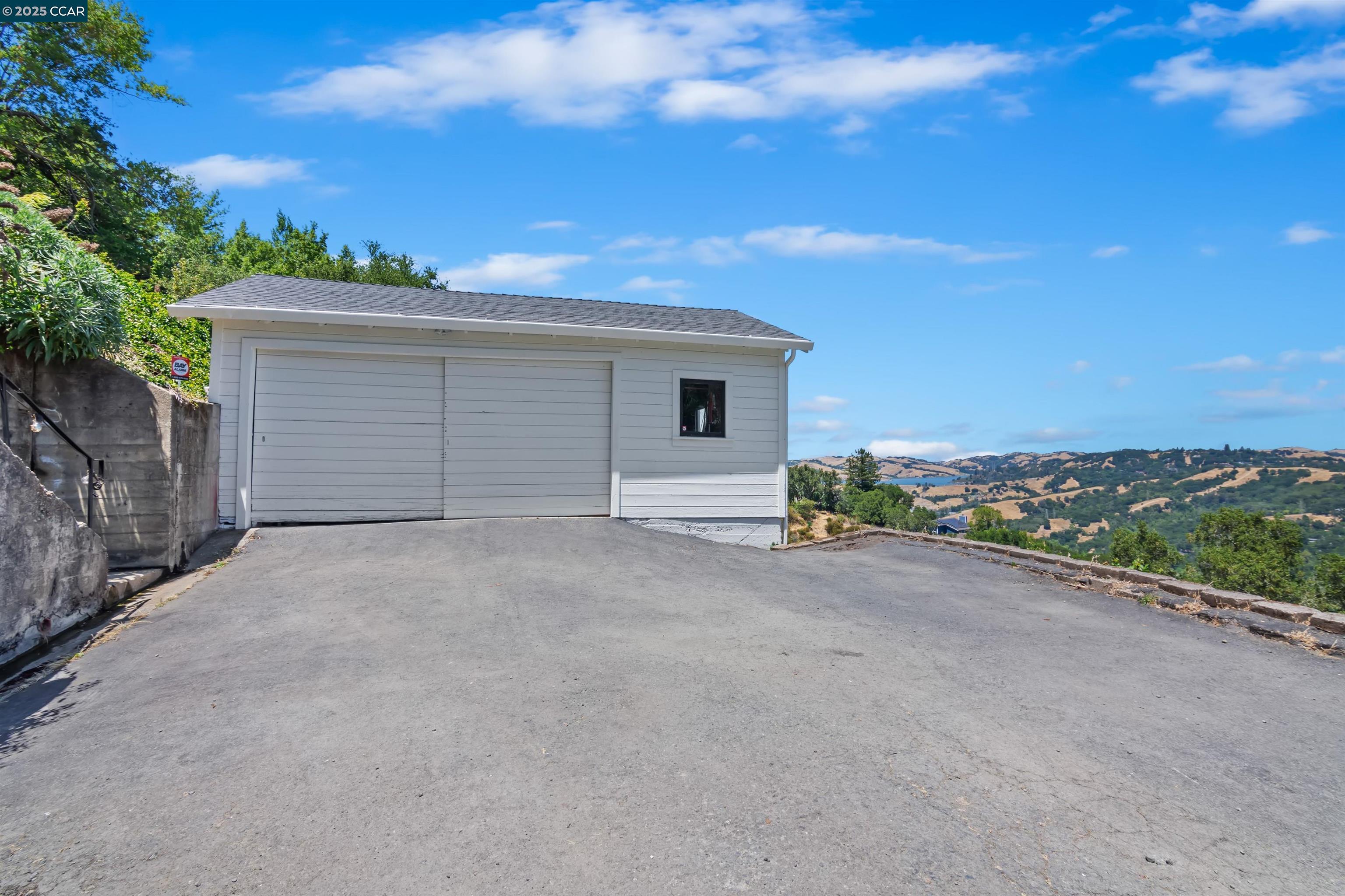 Detail Gallery Image 45 of 59 For 85 La Encinal, Orinda,  CA 94563 - 2 Beds | 1/1 Baths