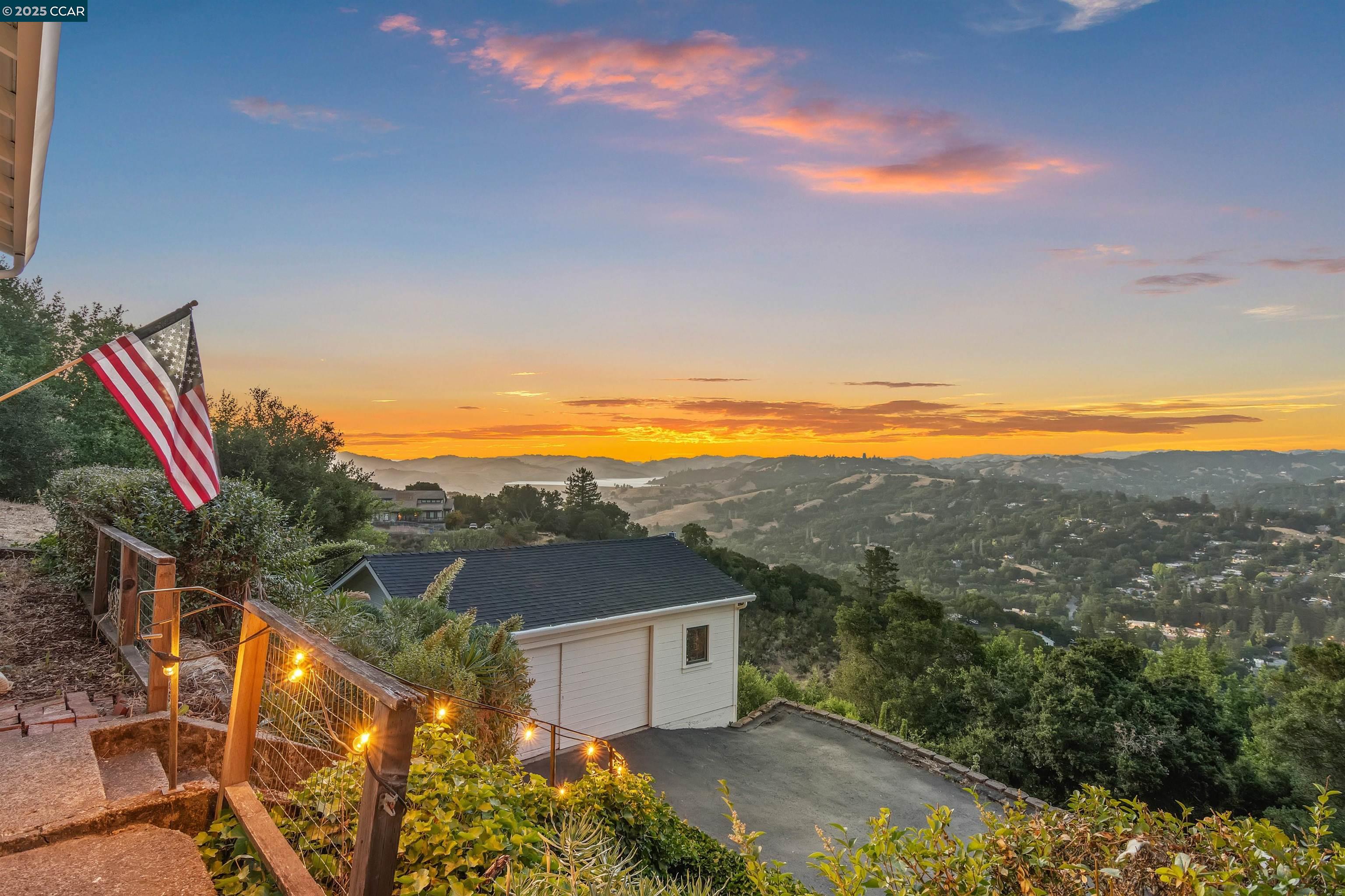 Detail Gallery Image 52 of 59 For 85 La Encinal, Orinda,  CA 94563 - 2 Beds | 1/1 Baths