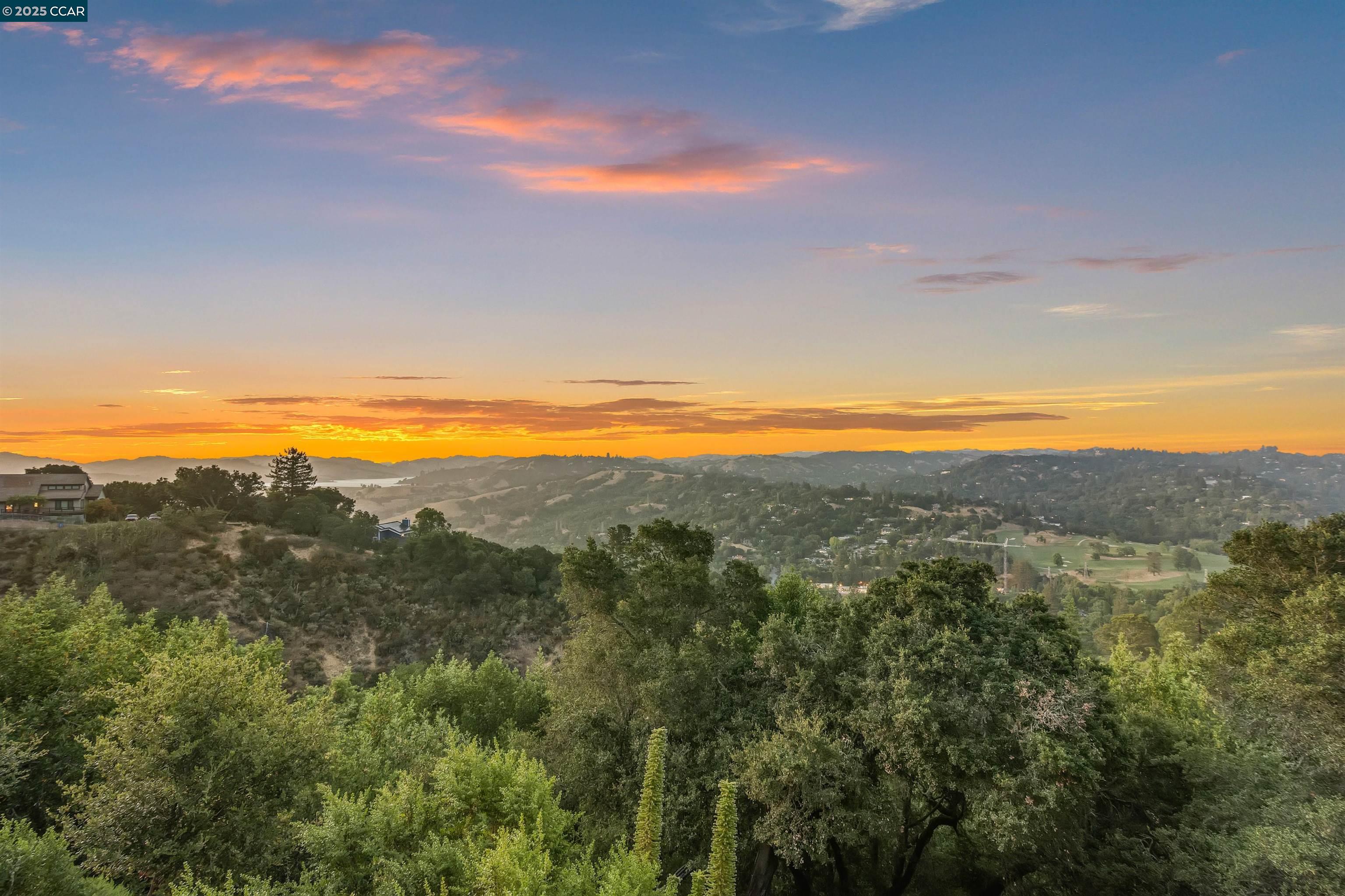 Detail Gallery Image 53 of 59 For 85 La Encinal, Orinda,  CA 94563 - 2 Beds | 1/1 Baths