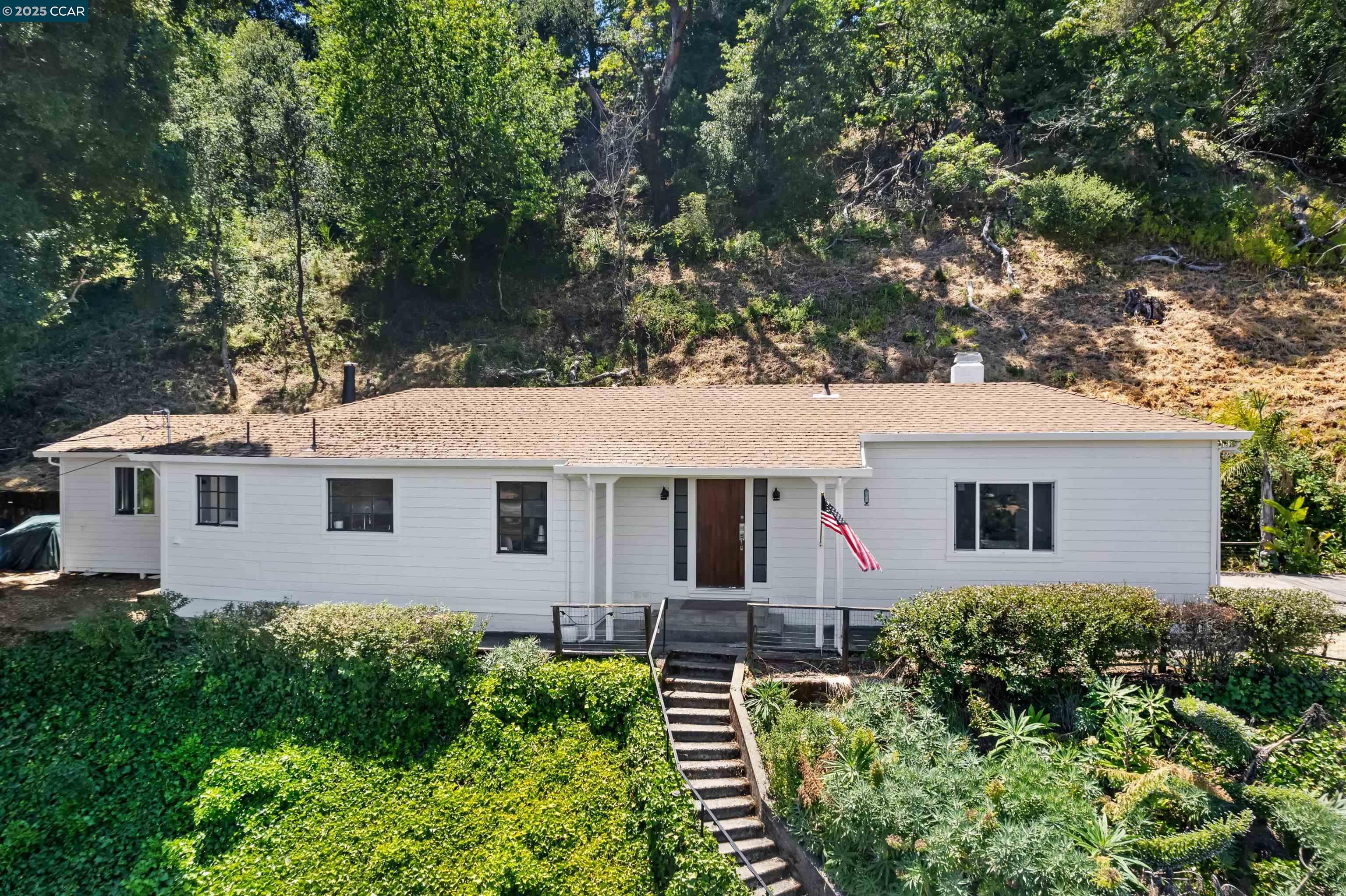 Detail Gallery Image 7 of 59 For 85 La Encinal, Orinda,  CA 94563 - 2 Beds | 1/1 Baths