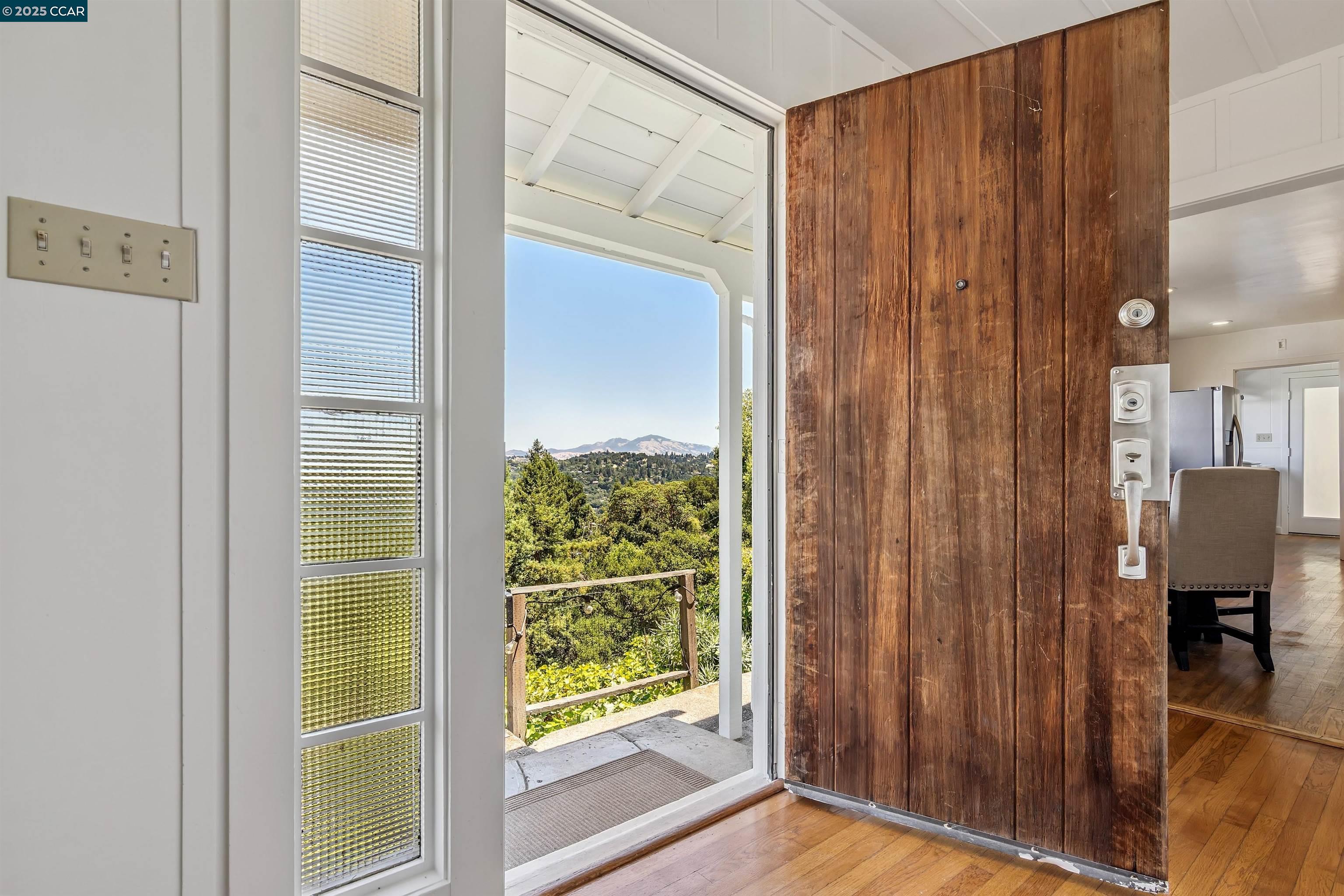 Detail Gallery Image 8 of 59 For 85 La Encinal, Orinda,  CA 94563 - 2 Beds | 1/1 Baths