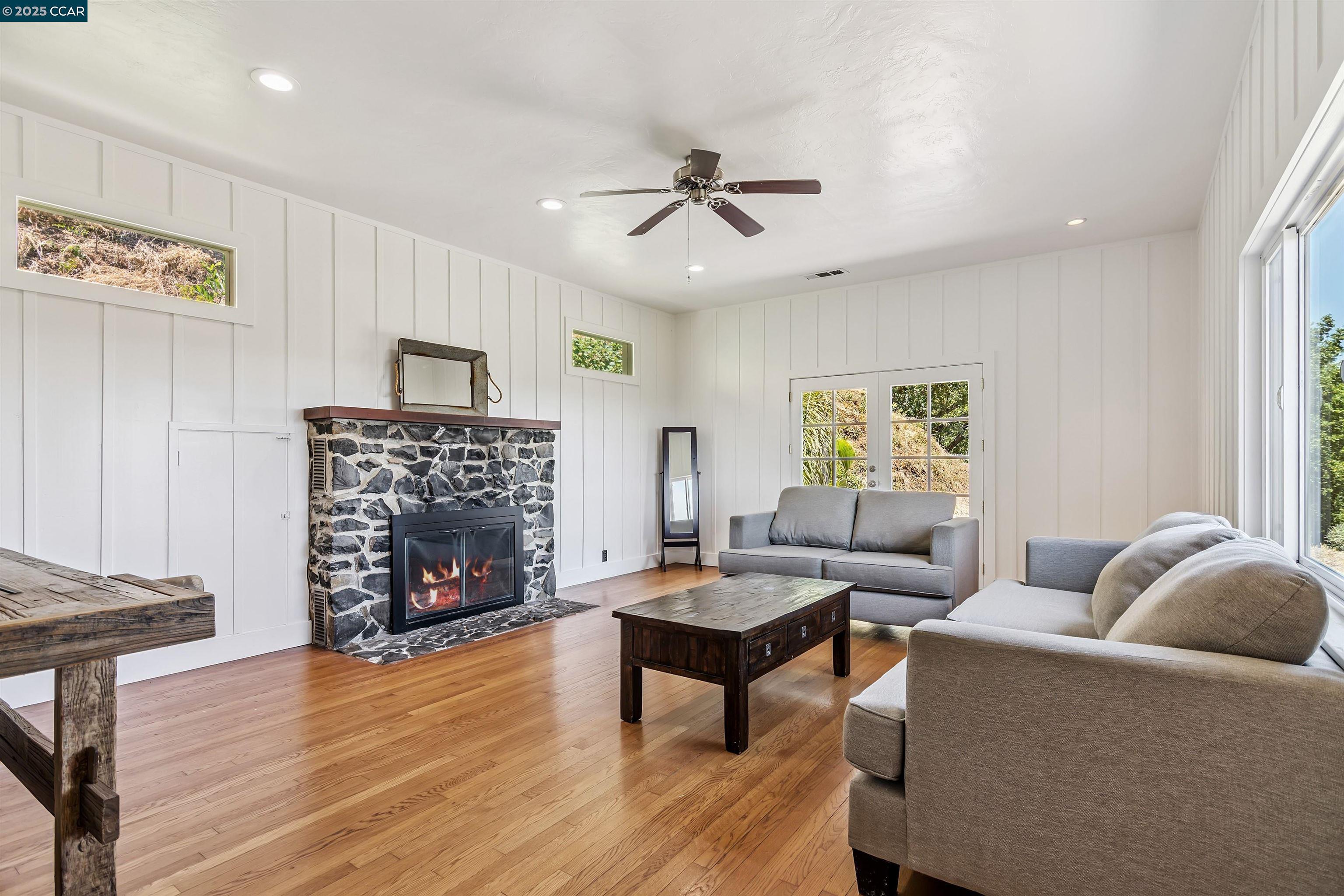 Detail Gallery Image 10 of 59 For 85 La Encinal, Orinda,  CA 94563 - 2 Beds | 1/1 Baths