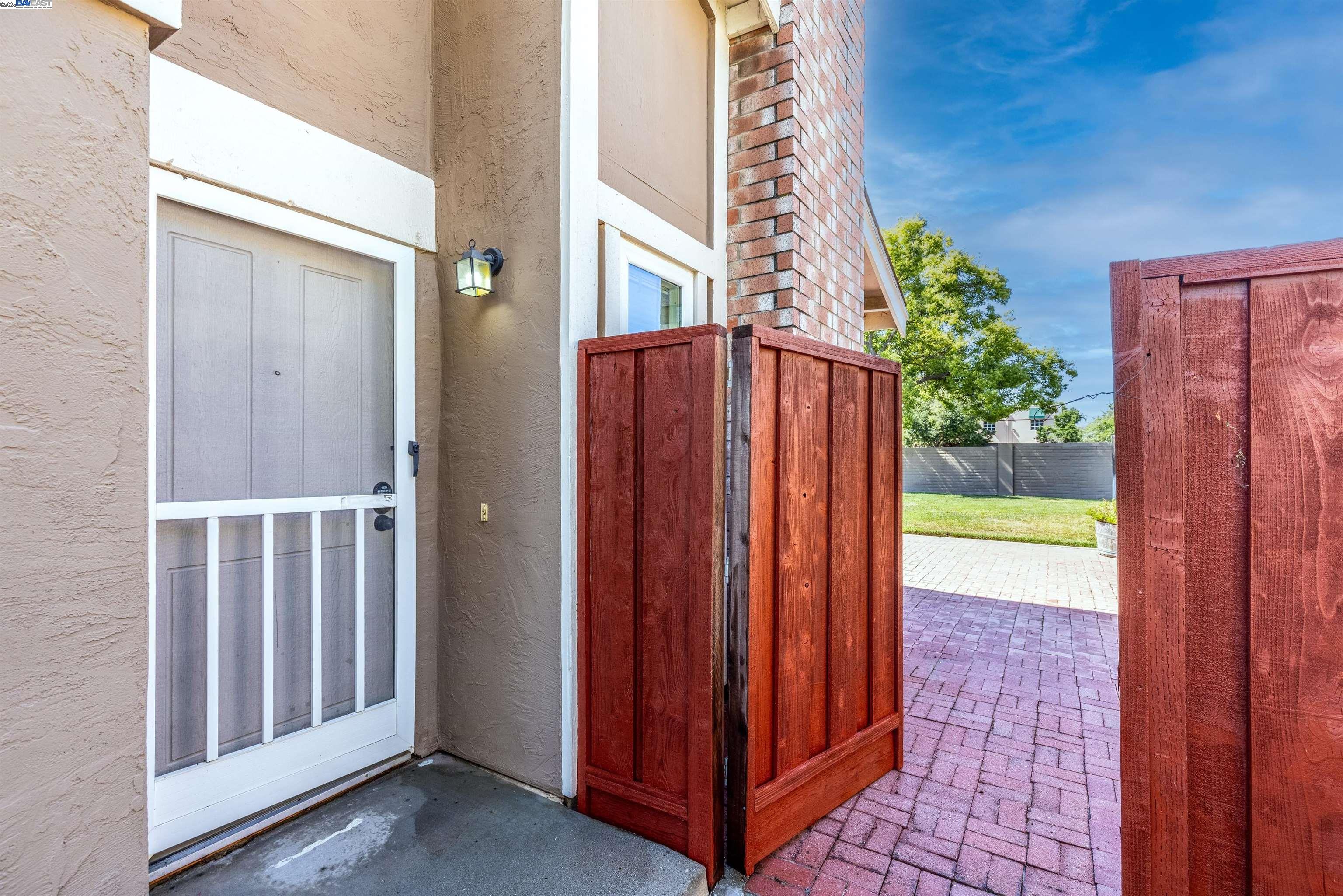 Detail Gallery Image 3 of 46 For 168 Tamalpais Ave, Livermore,  CA 94551 - 3 Beds | 2 Baths