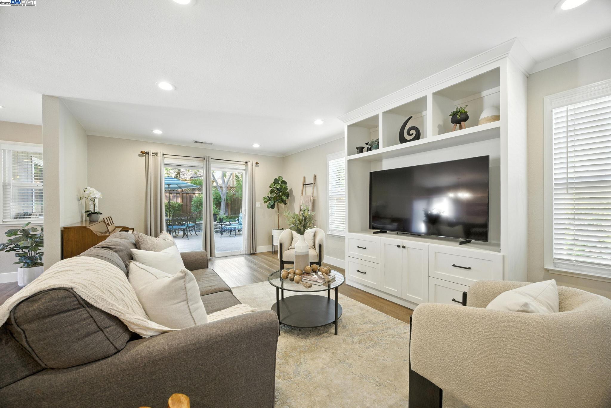 Detail Gallery Image 6 of 40 For 3841 Kamp Dr, Pleasanton,  CA 94588 - 4 Beds | 3 Baths